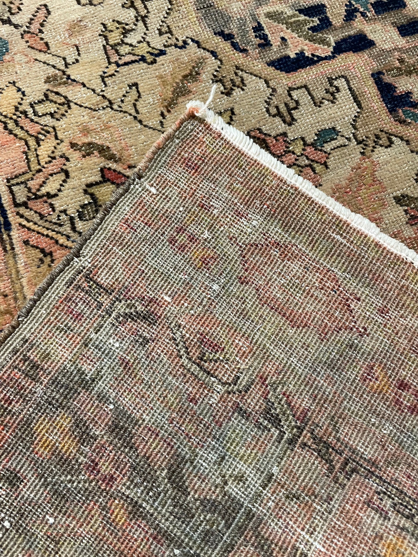 Hand-Knotted Wool Rug Sarouk Farahan 3'4" x 5'4"