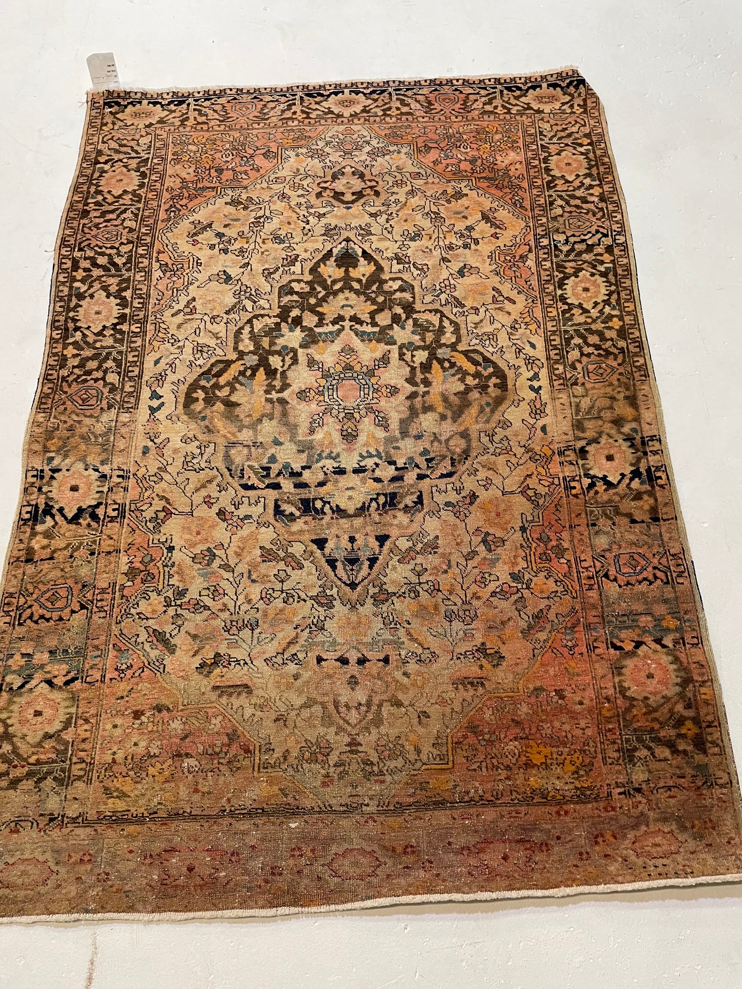 Hand-Knotted Wool Rug Sarouk Farahan 3'4" x 5'4"