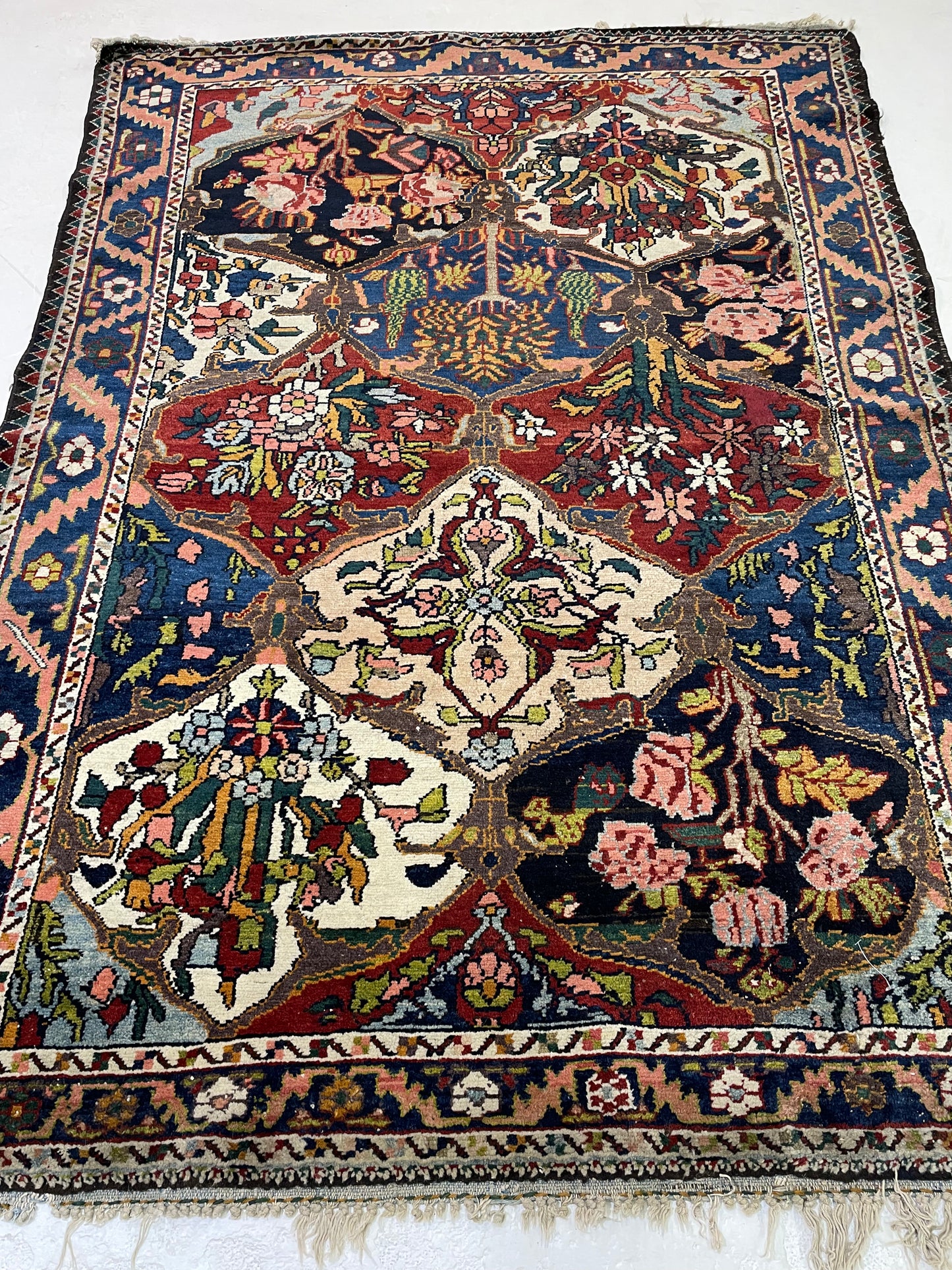 Hand-Knotted Wool Rug Bakhtiari 4'7" x 6'7"