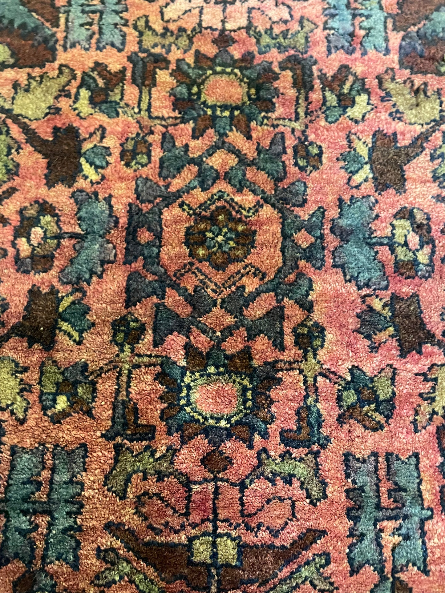 Hand-Knotted Wool Rug Farahan 2'5" x 3'9"