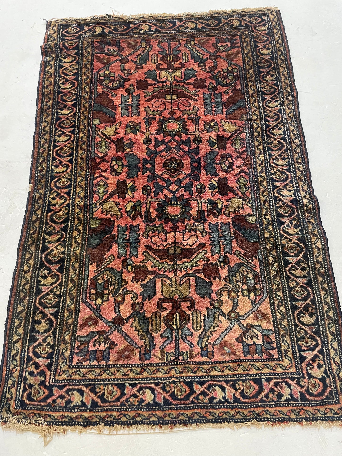 Hand-Knotted Wool Rug Farahan 2'5" x 3'9"