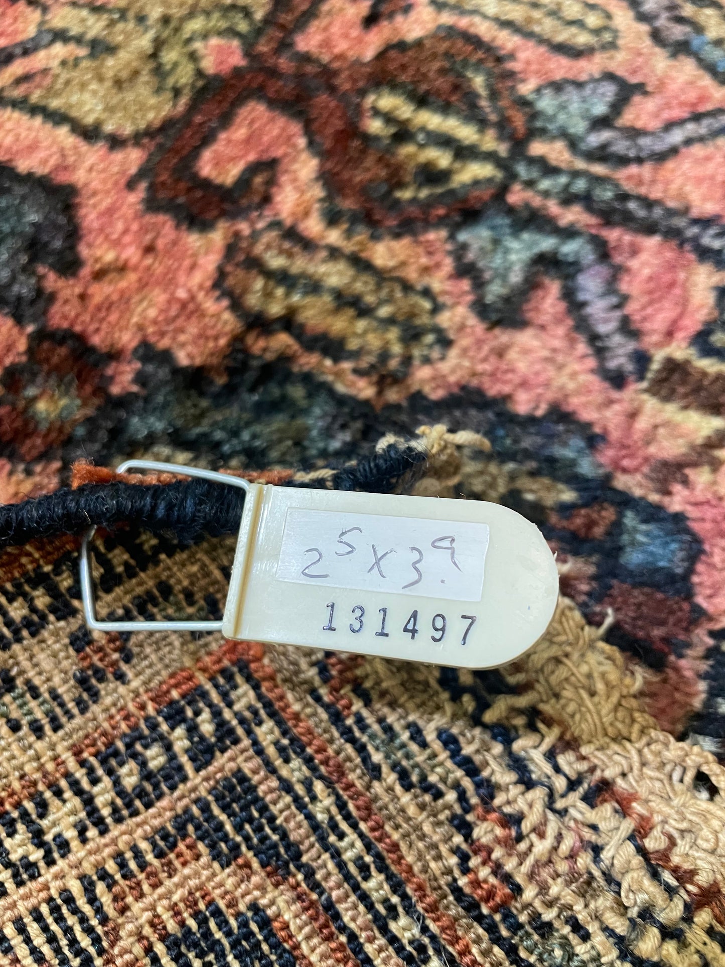 Hand-Knotted Wool Rug Farahan 2'5" x 3'9"
