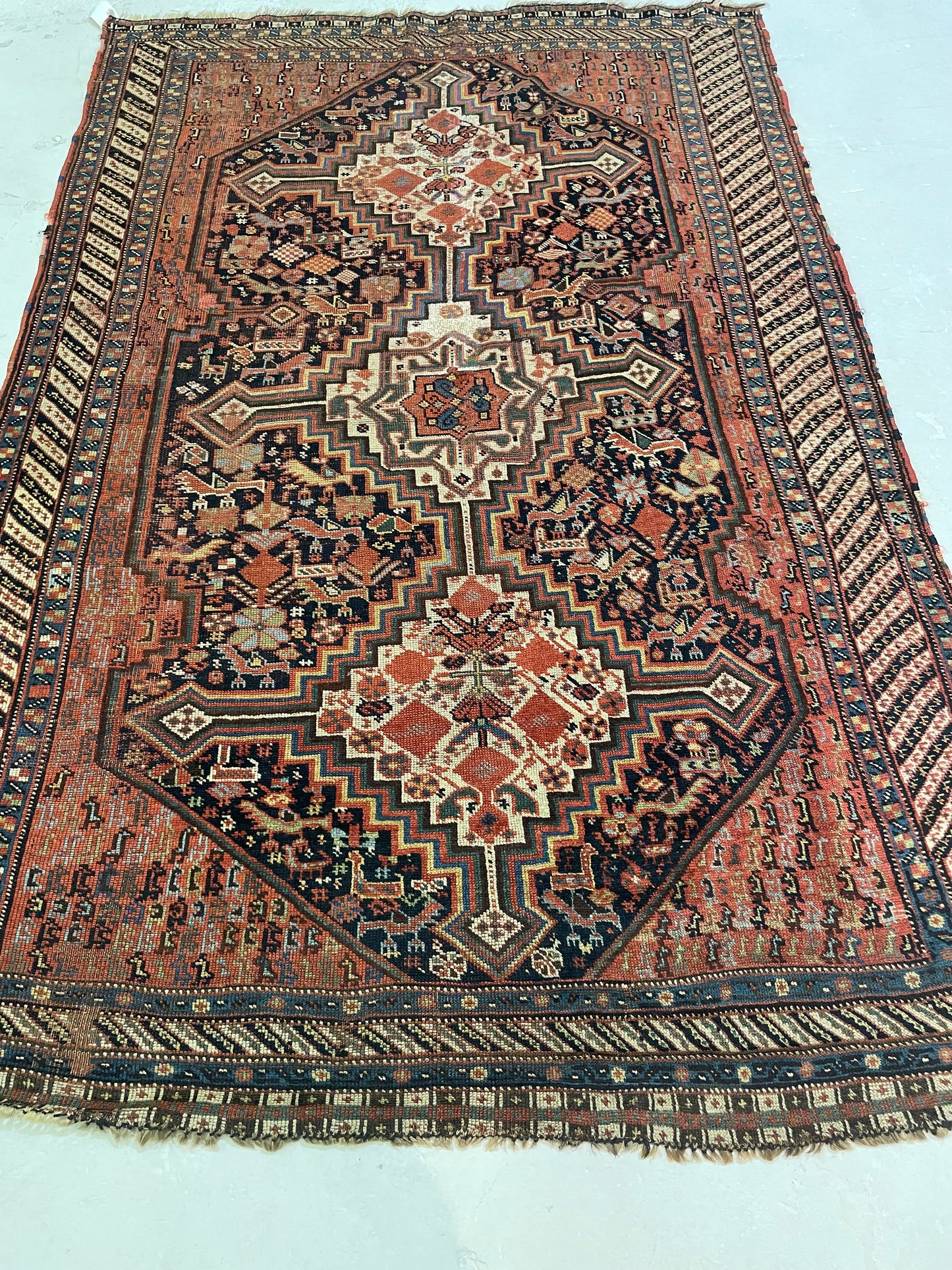 Hand-Knotted Wool Rug Qashqai Khamseh 4'3" x 6'3"