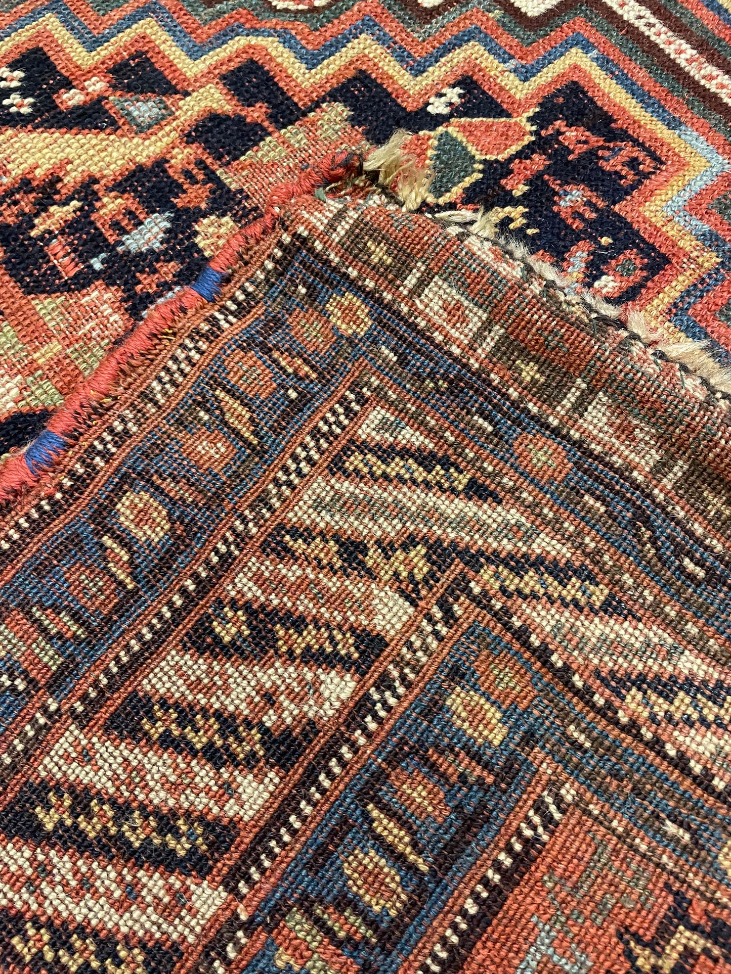 Hand-Knotted Wool Rug Qashqai Khamseh 4'3" x 6'3"