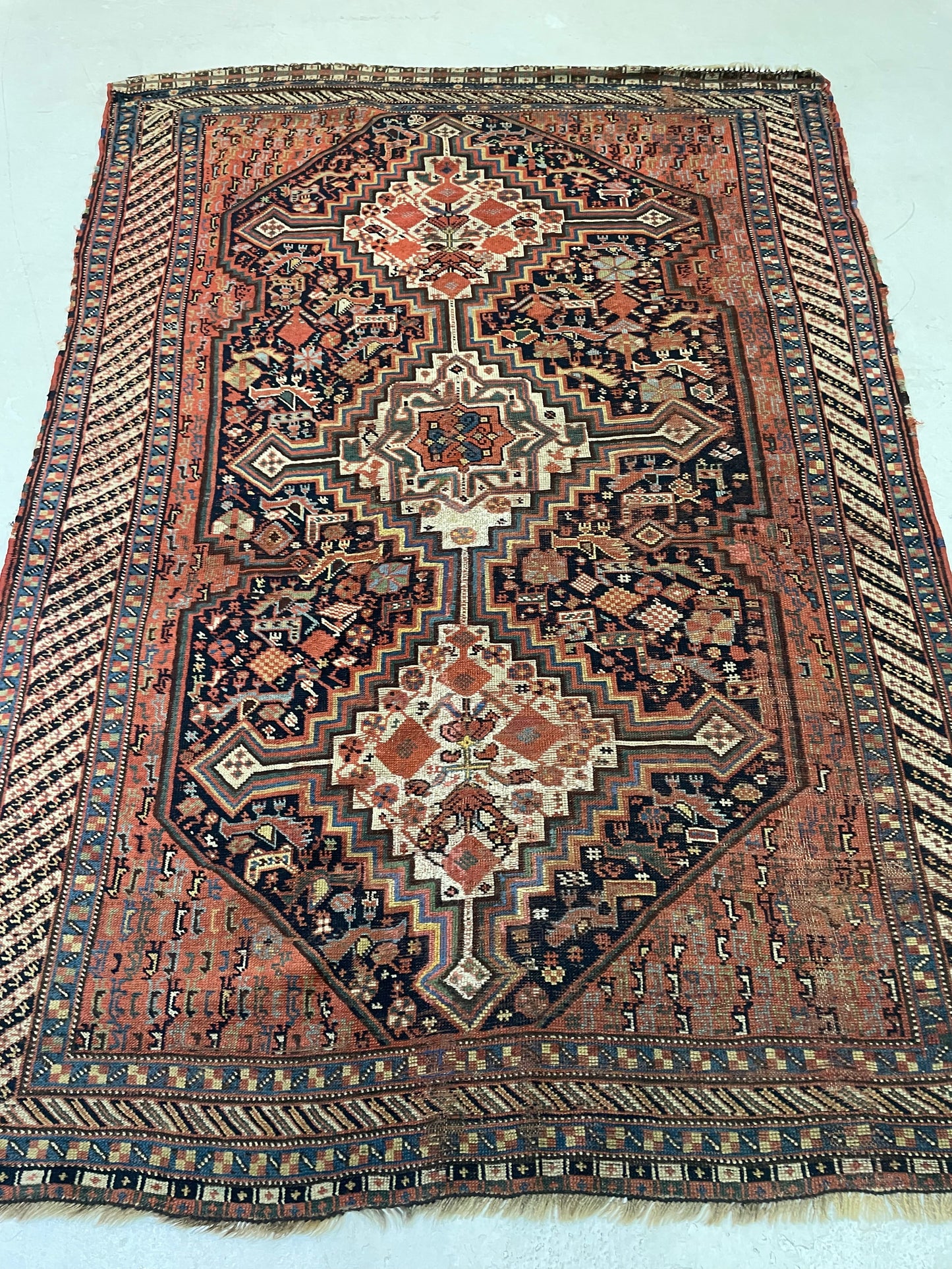 Hand-Knotted Wool Rug Qashqai Khamseh 4'3" x 6'3"
