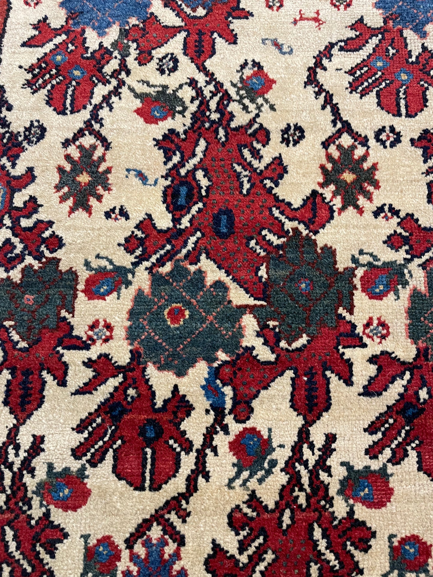 Hand-Knotted Wool Rug Farahan 3'3" x 4'6"