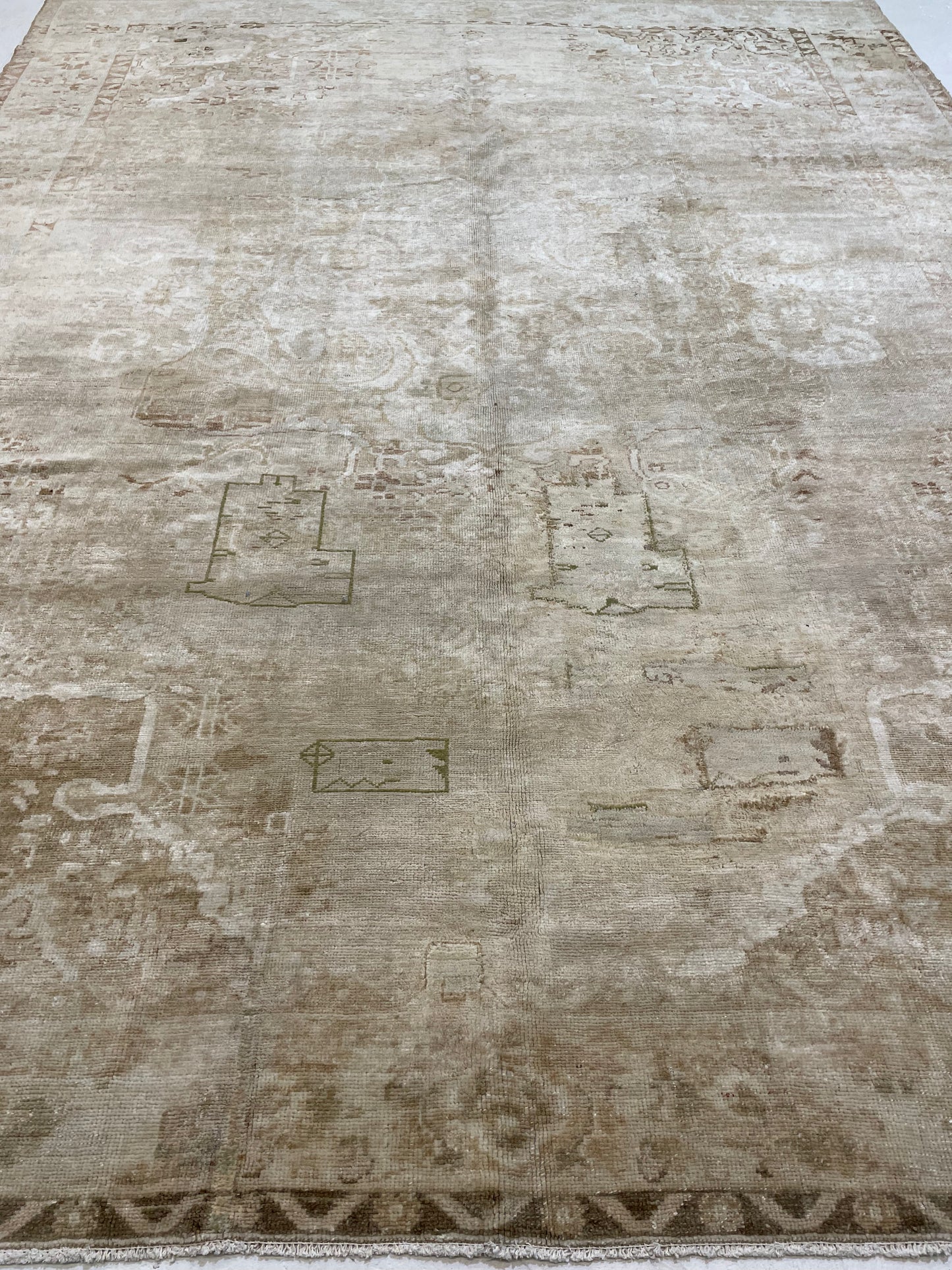 Hand-Knotted Wool Rug Turkish Oushak 7'7" x 9'11"