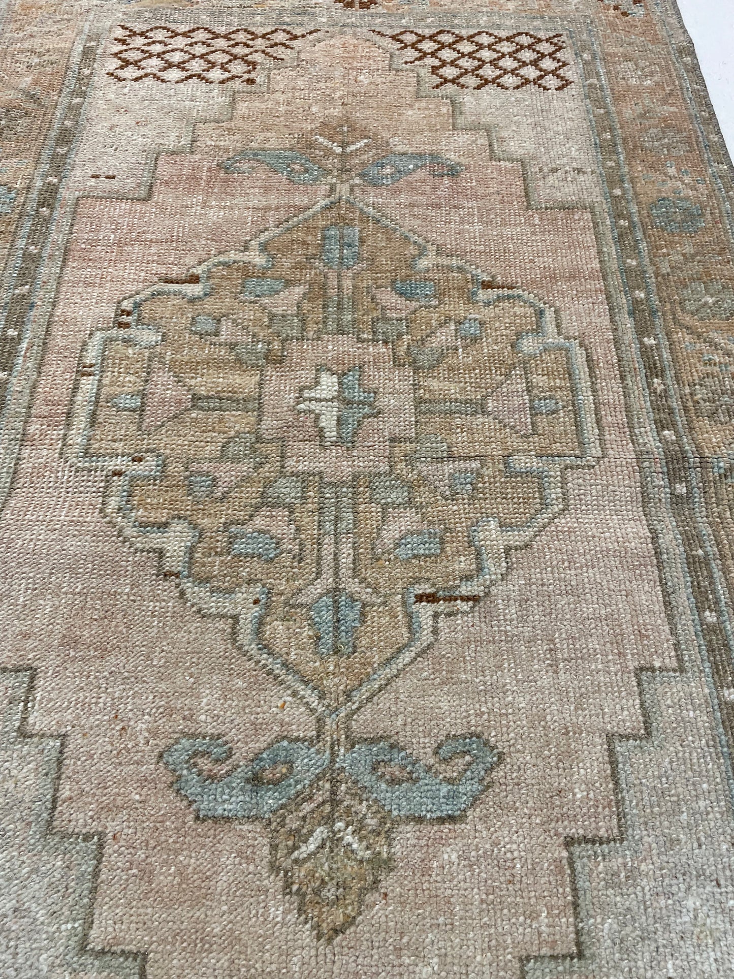 Hand-Knotted Wool Rug Turkish Oushak 2'4" x 4'