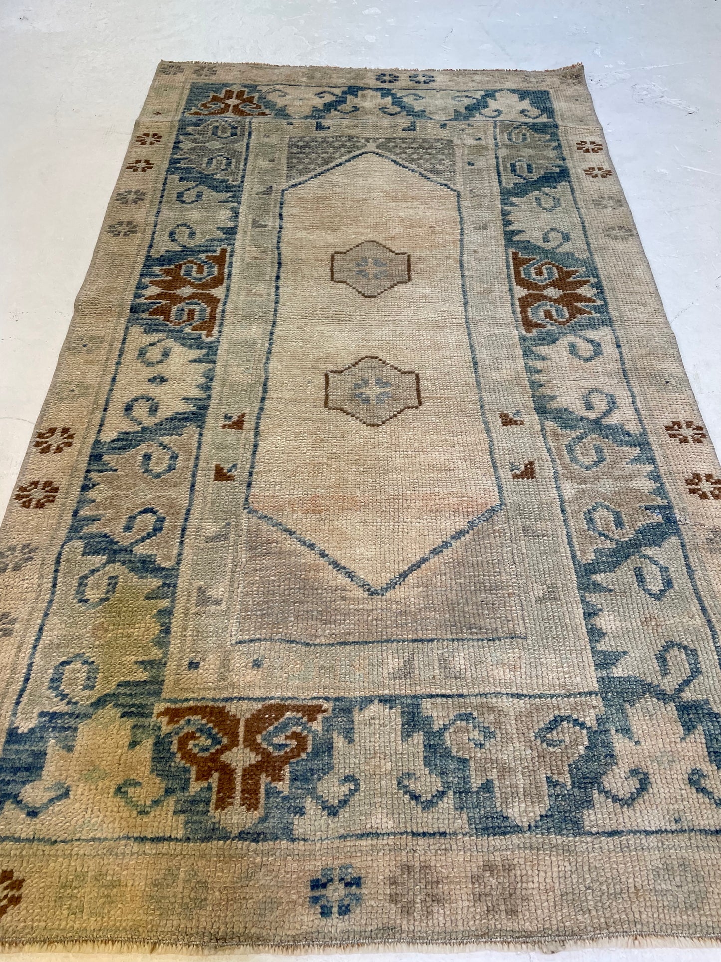 Hand-Knotted Wool Rug Turkish Oushak 2'6" x 4'5"