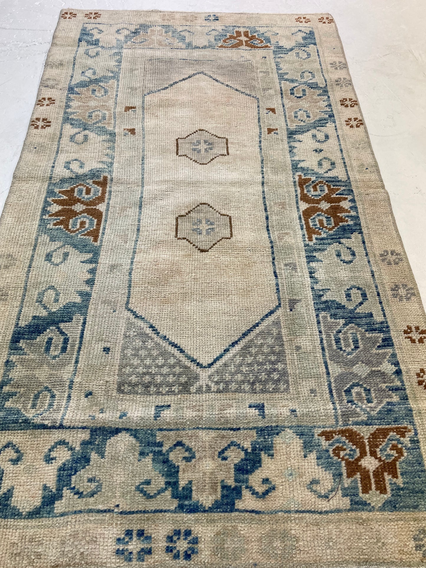 Hand-Knotted Wool Rug Turkish Oushak 2'6" x 4'5"