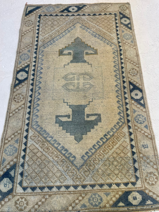 Hand-Knotted Wool Rug Turkish Oushak 2'4" x 4'