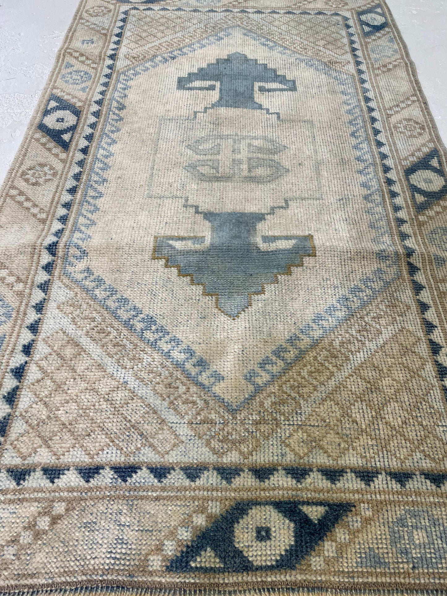 Hand-Knotted Wool Rug Turkish Oushak 2'4" x 4'