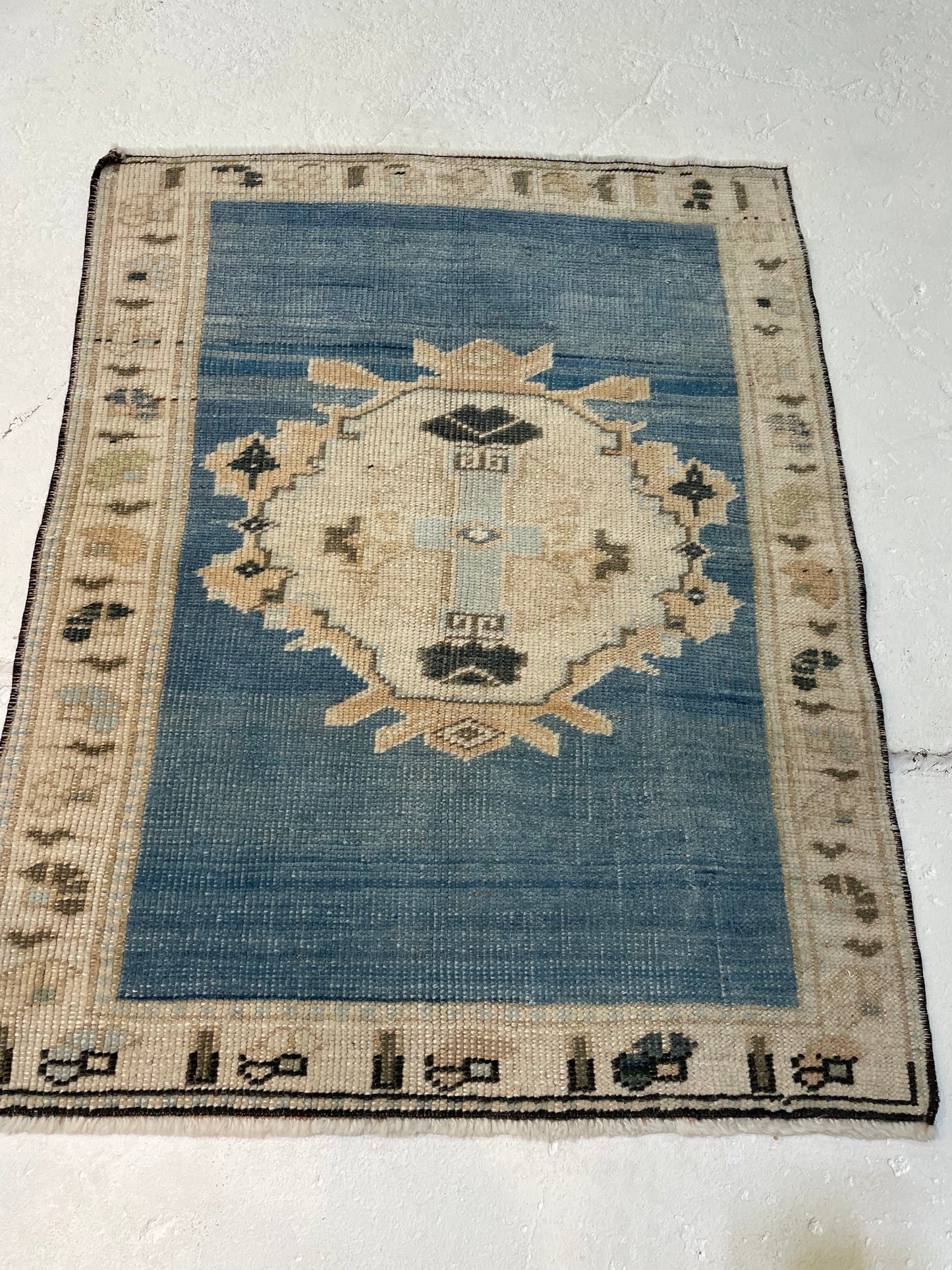 Hand-Knotted Wool Rug Turkish Oushak 2'4" x 3'