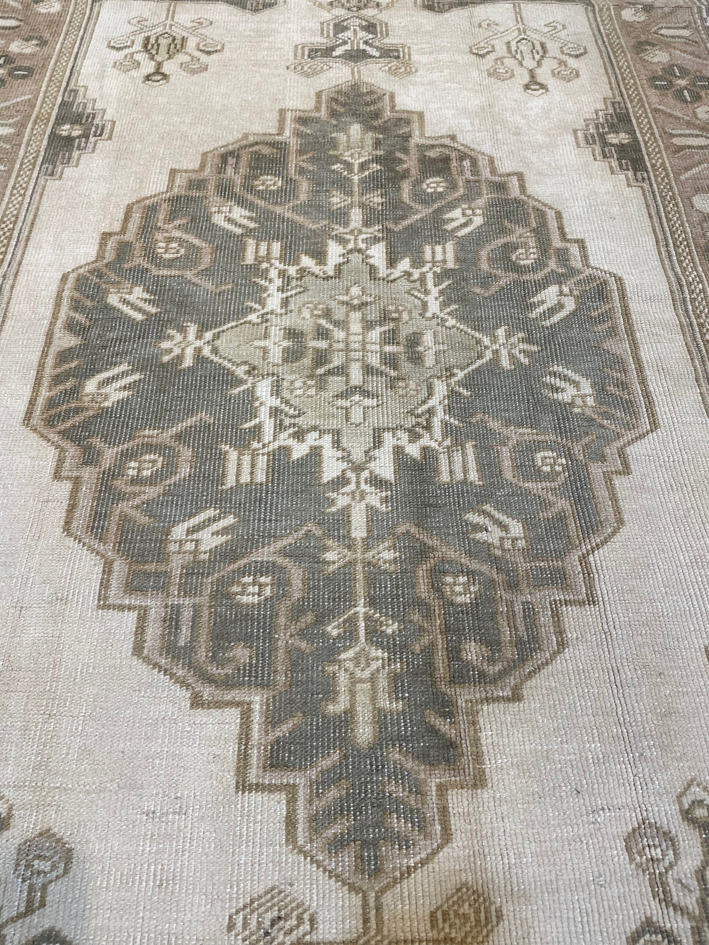 Hand-Knotted Wool Rug Turkish Oushak 3'6" x 6'9"