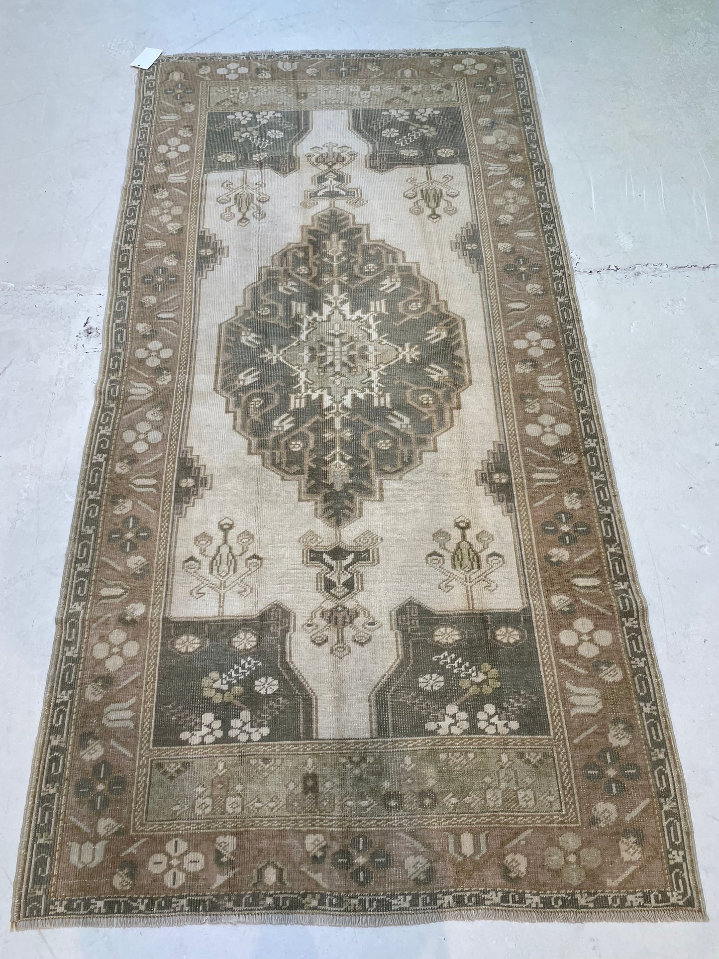 Hand-Knotted Wool Rug Turkish Oushak 3'6" x 6'9"