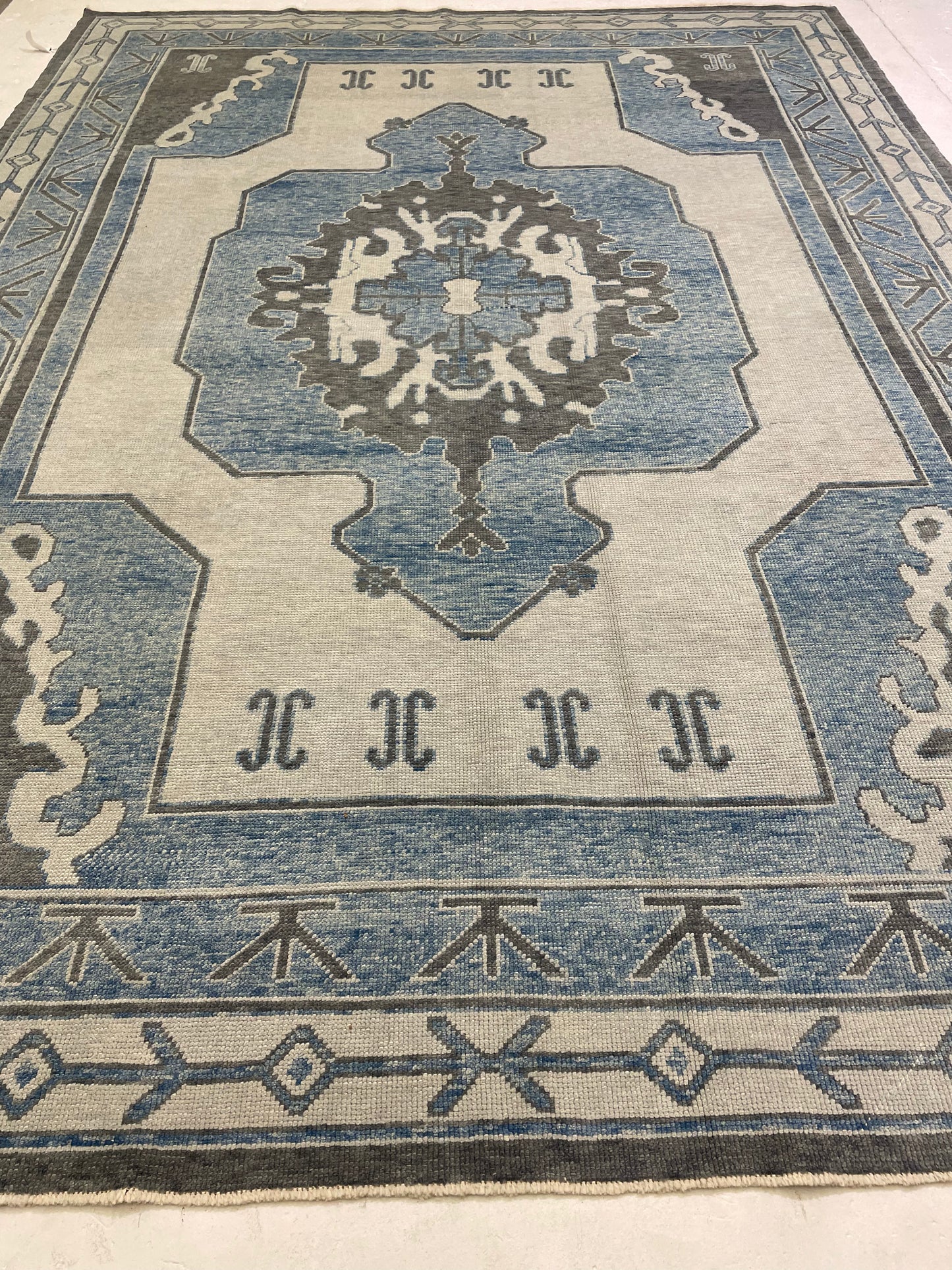 Hand-Knotted Wool Rug Turkish Oushak 9'2" x 12'6"