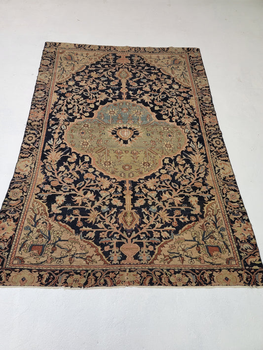 Hand-Knotted Wool Rug Farahan 4'6" x 6'4"