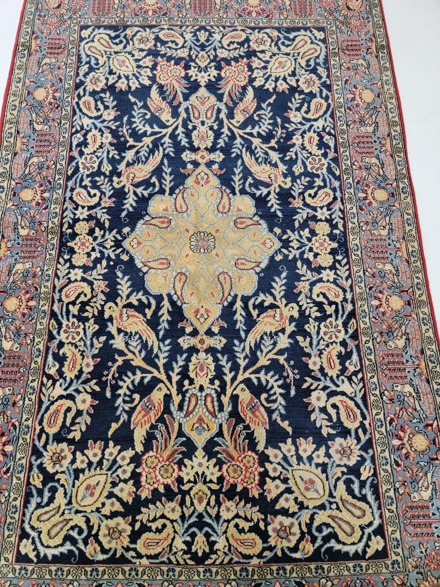 Hand-Knotted Wool Rug Qum 3'5" x 5'5" Medallion