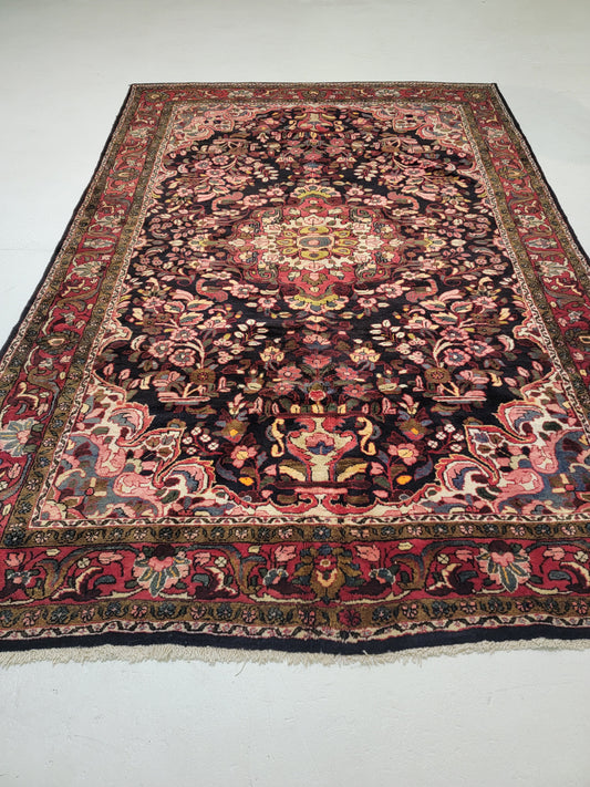 Hand-Knotted Wool Rug Mahal 6'9" x 10'