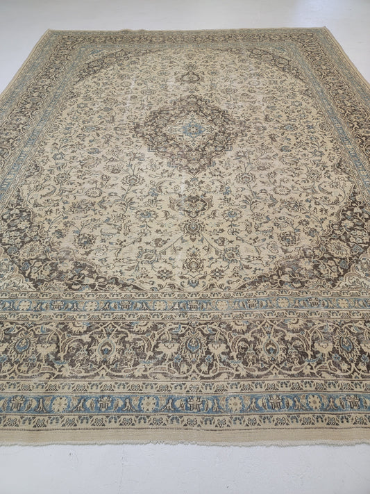 Hand-Knotted Wool Rug Kashan 9'10 x 12'11"