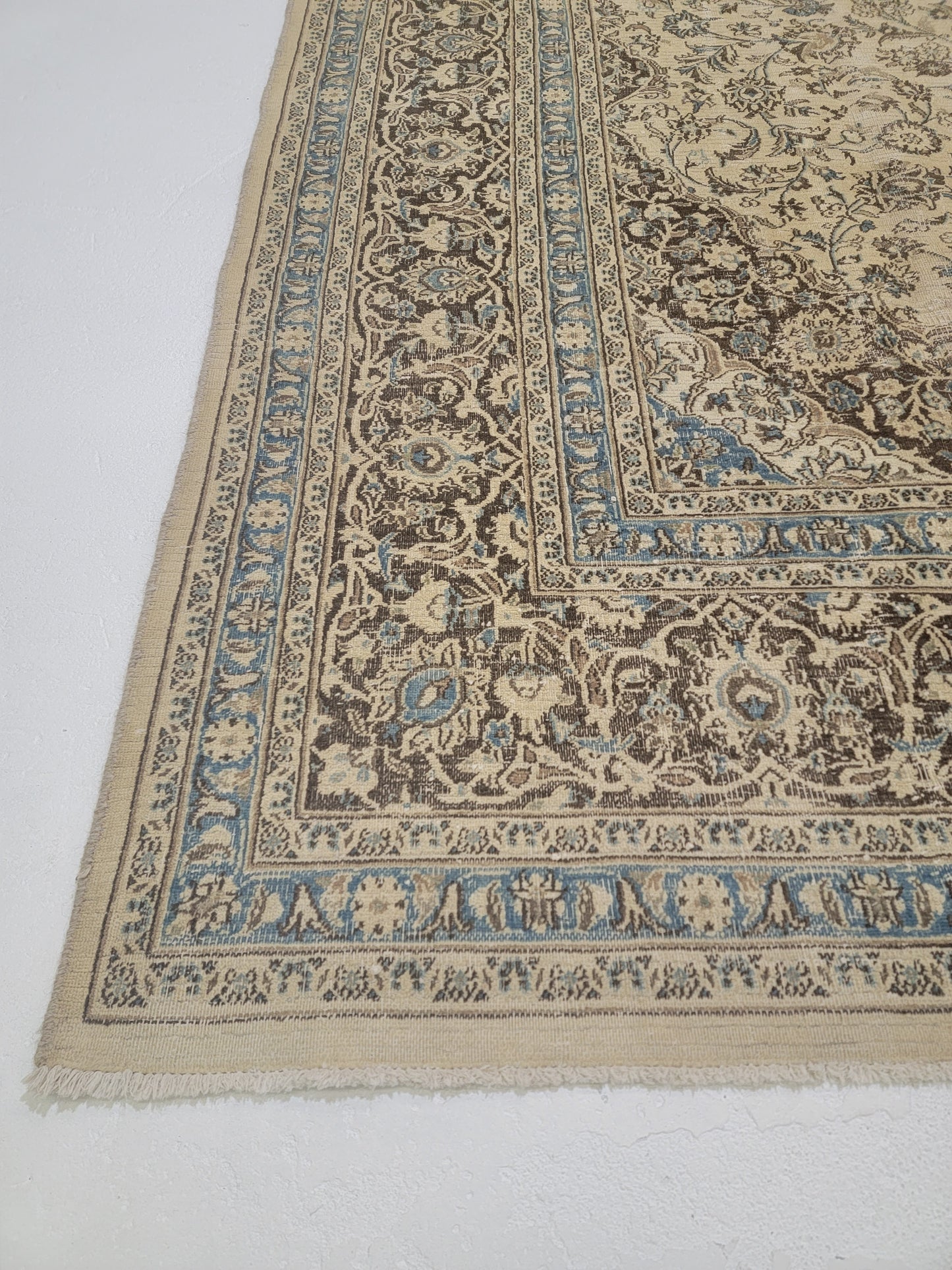 Hand-Knotted Wool Rug Kashan 9'10 x 12'11"