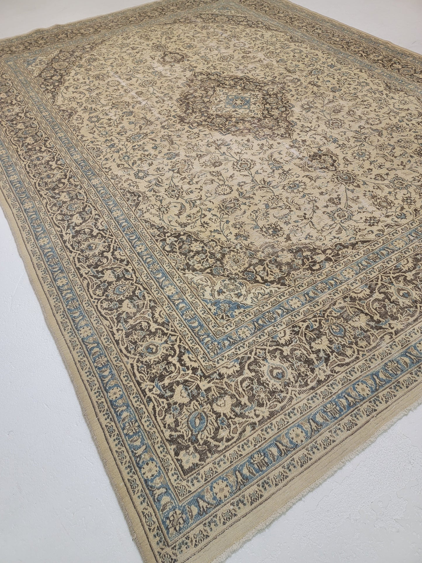 Hand-Knotted Wool Rug Kashan 9'10 x 12'11"