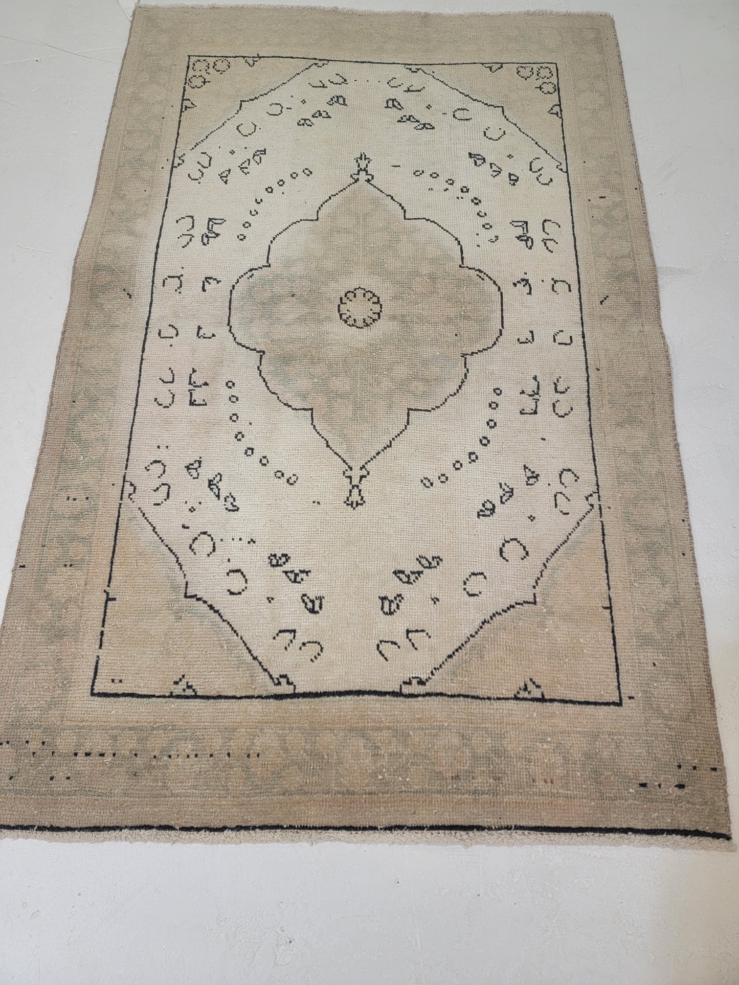 Hand-Knotted Wool Rug Tabriz 3'3" x 4'11"