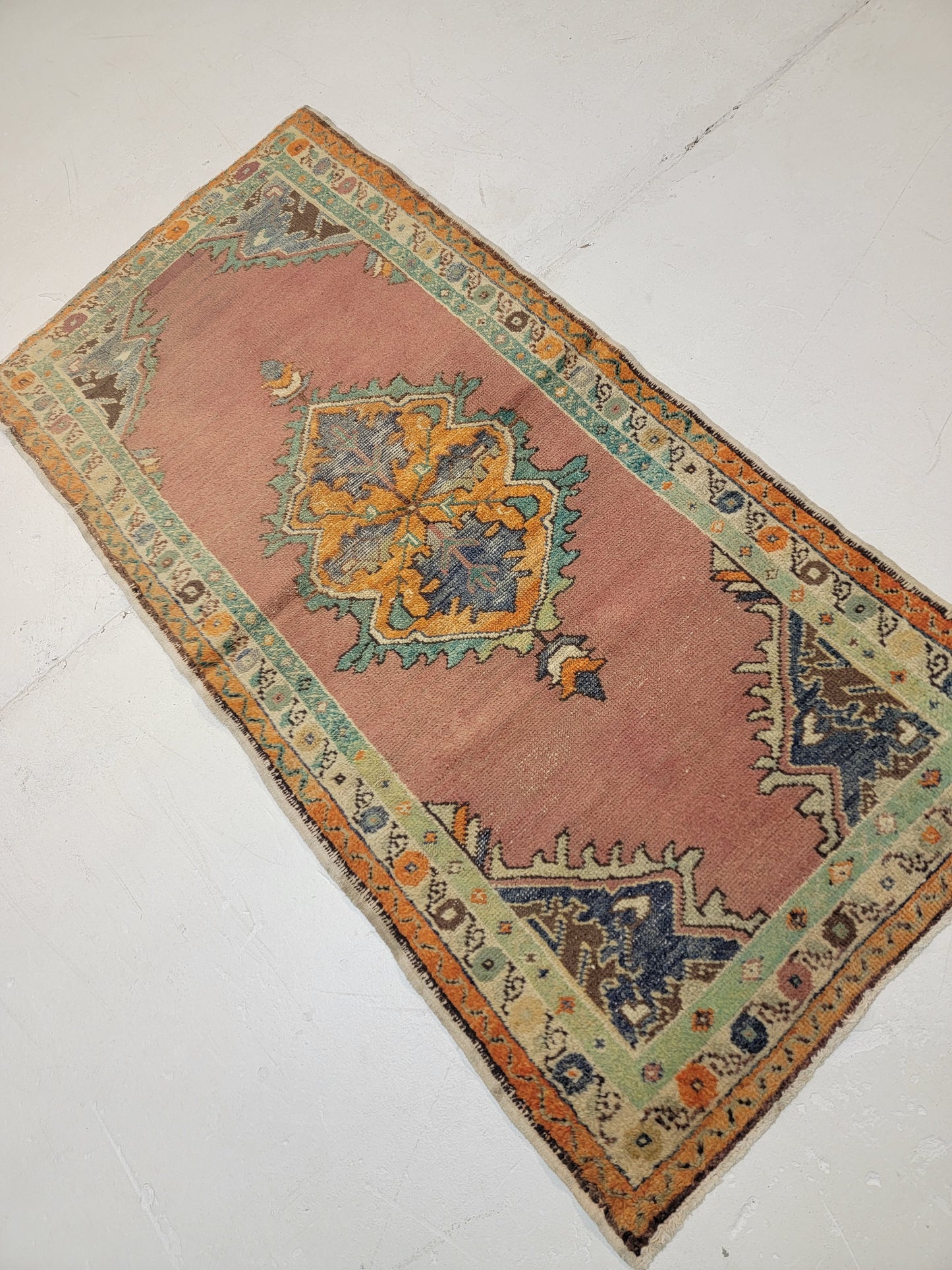 Hand-Knotted Wool Runner Turkish Oushak Anatolian 2'8" x 5'7"