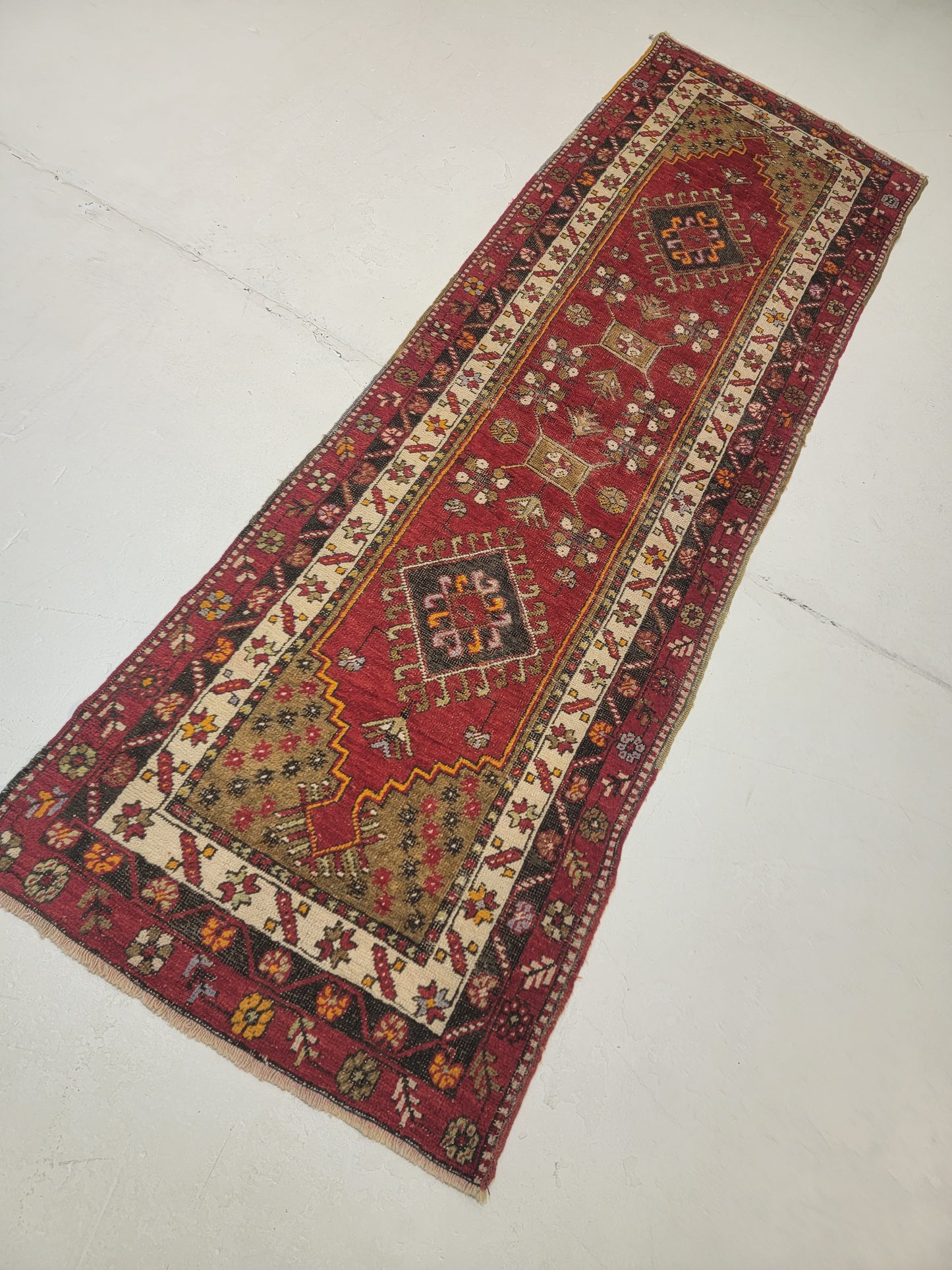 Hand-Knotted Wool Runner Turkish Oushak Anatolian 2'8" x 8'7"