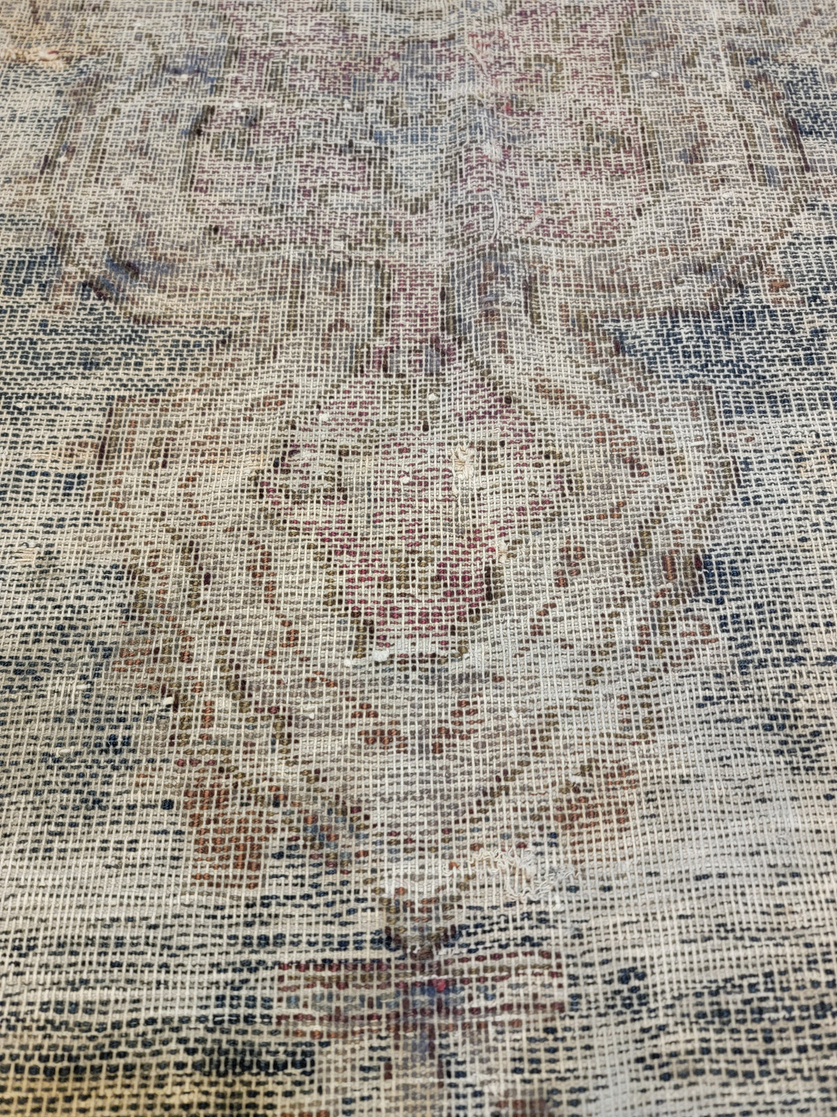 Hand-Knotted Wool Area Rug Distressed 4'7" x 7'4"