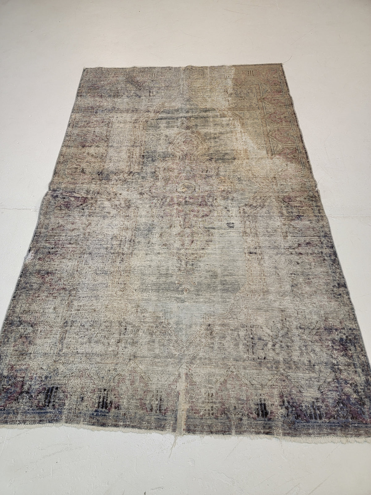 Hand-Knotted Wool Area Rug Distressed 4'7" x 7'4"