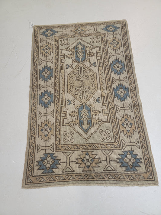 Hand-Knotted Wool Area Rug Turkish Oushak 2'8" x 4'3"