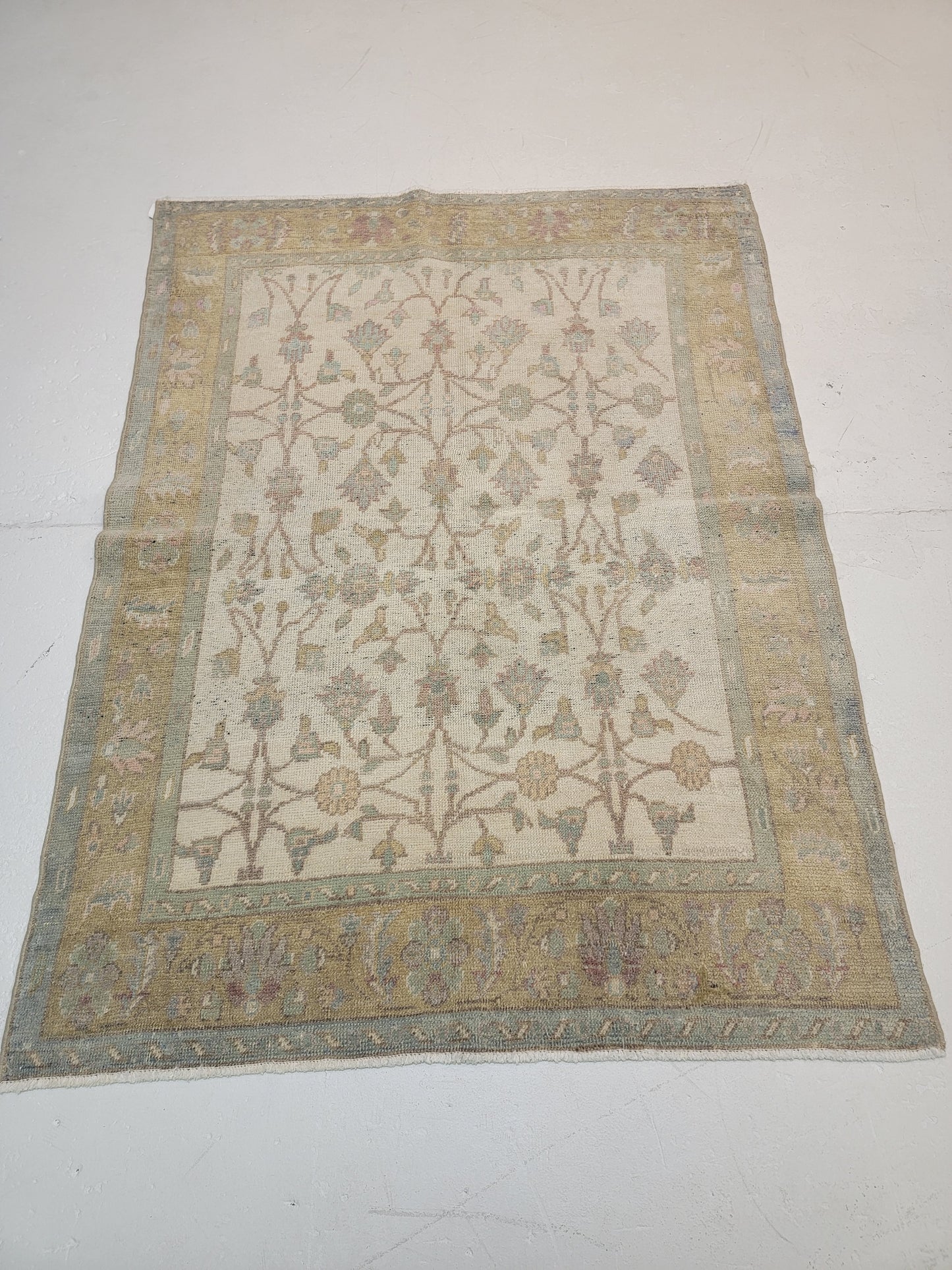 Hand-Knotted Wool Area Rug Turkish Oushak 3'9" x 5'2"