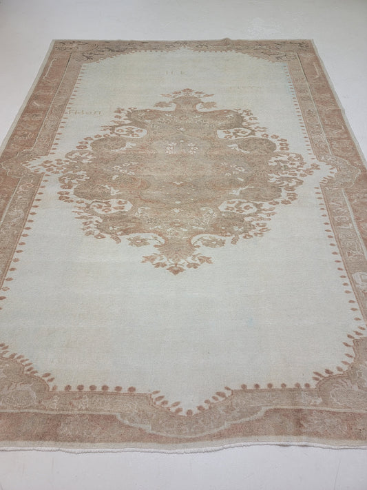 Hand-Knotted Wool Area Rug Turkish Oushak 7'8" x 10'6"