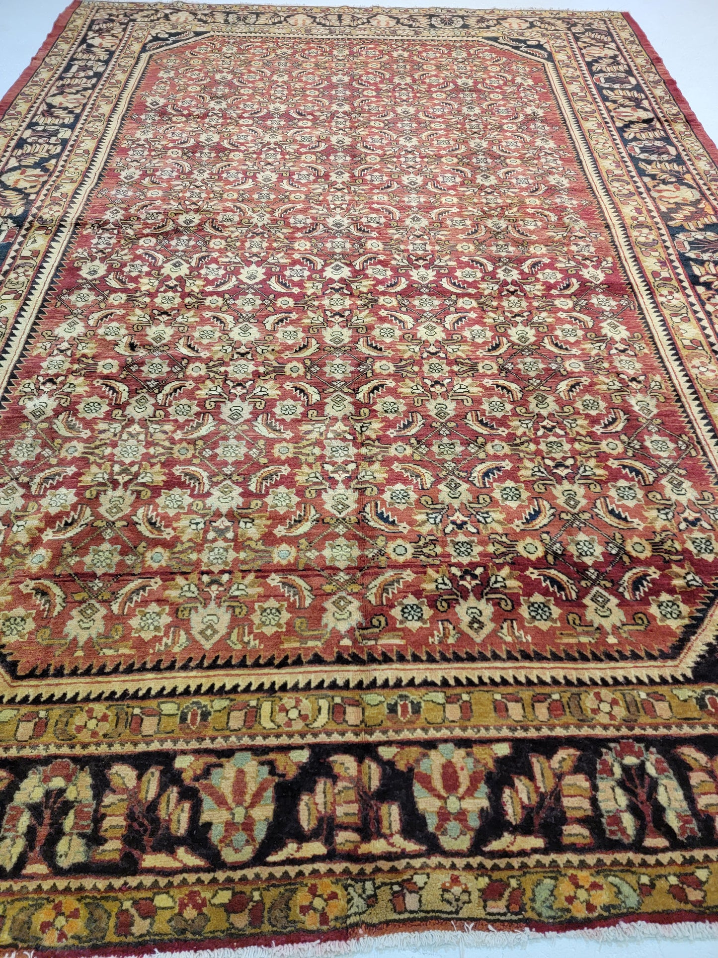 Hand-Knotted Wool Area Rug Mahal 8'10" x 12'2"