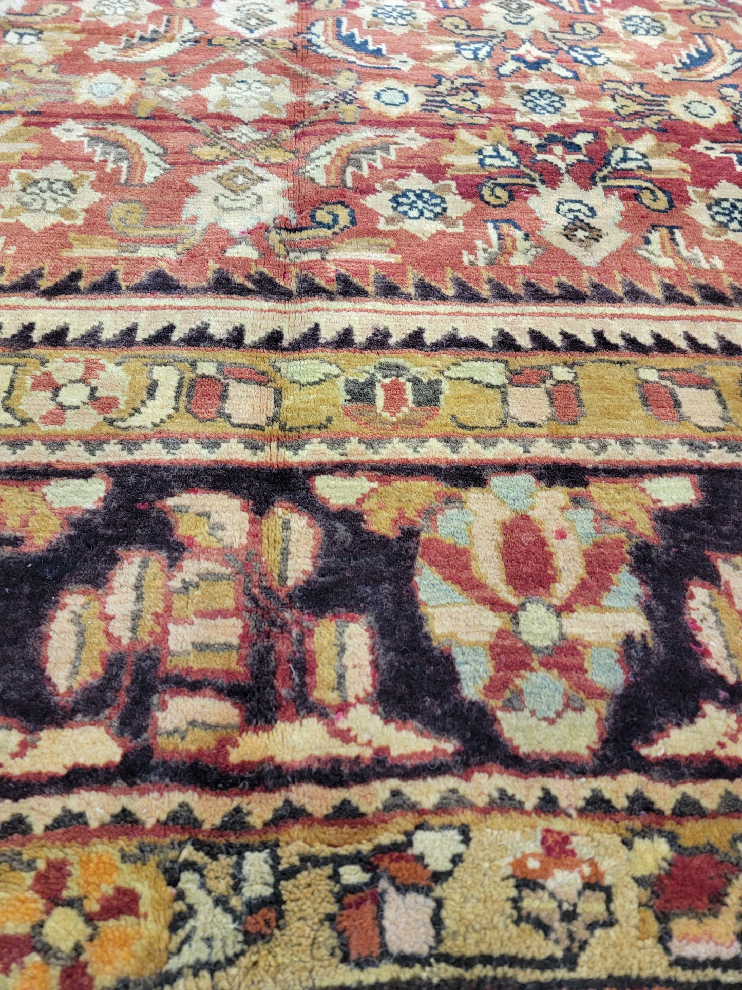 Hand-Knotted Wool Area Rug Mahal 8'10" x 12'2"