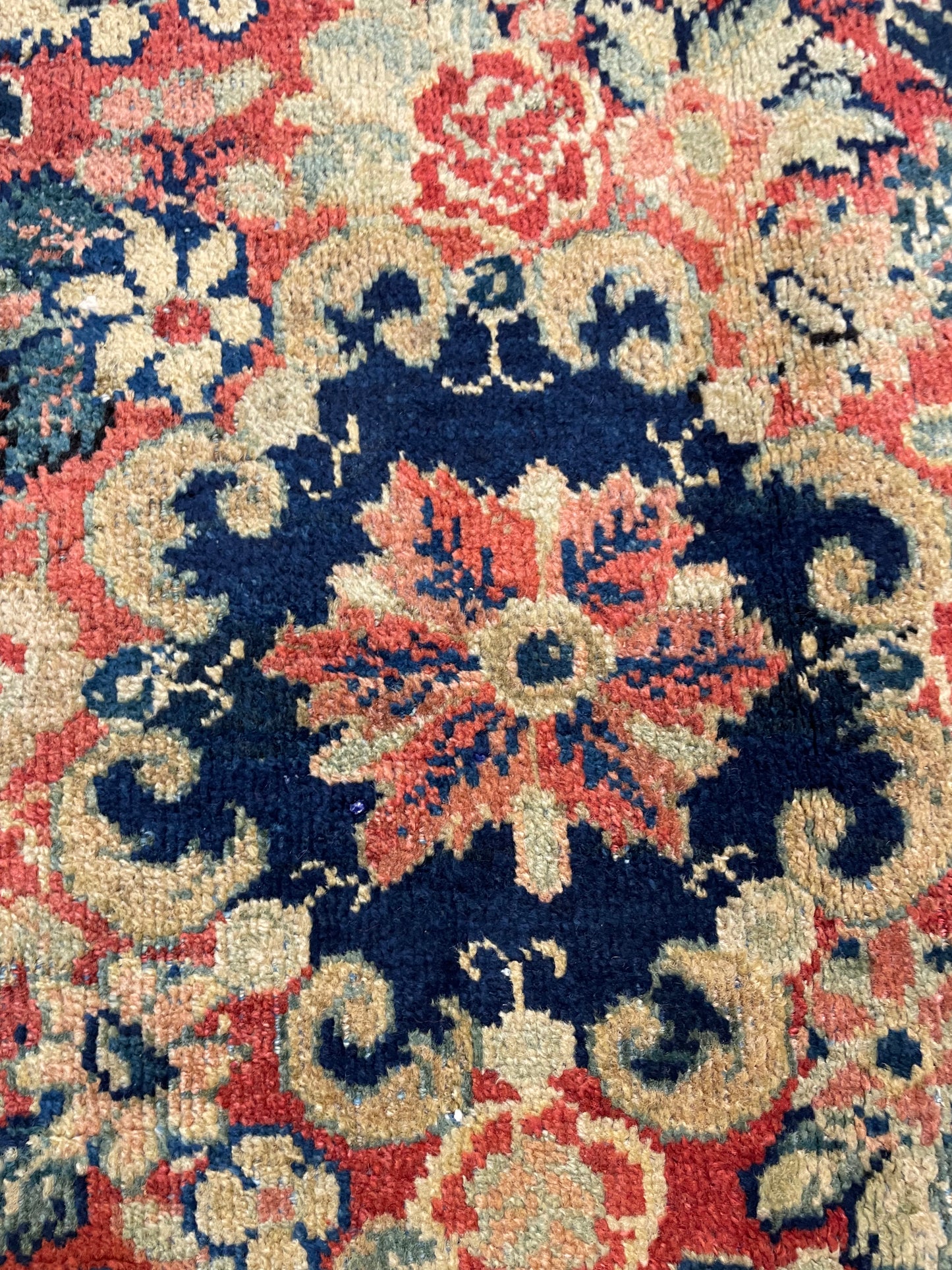 Hand-Knotted Wool Rug Mahal Art Deco 7'1" x 10'2"