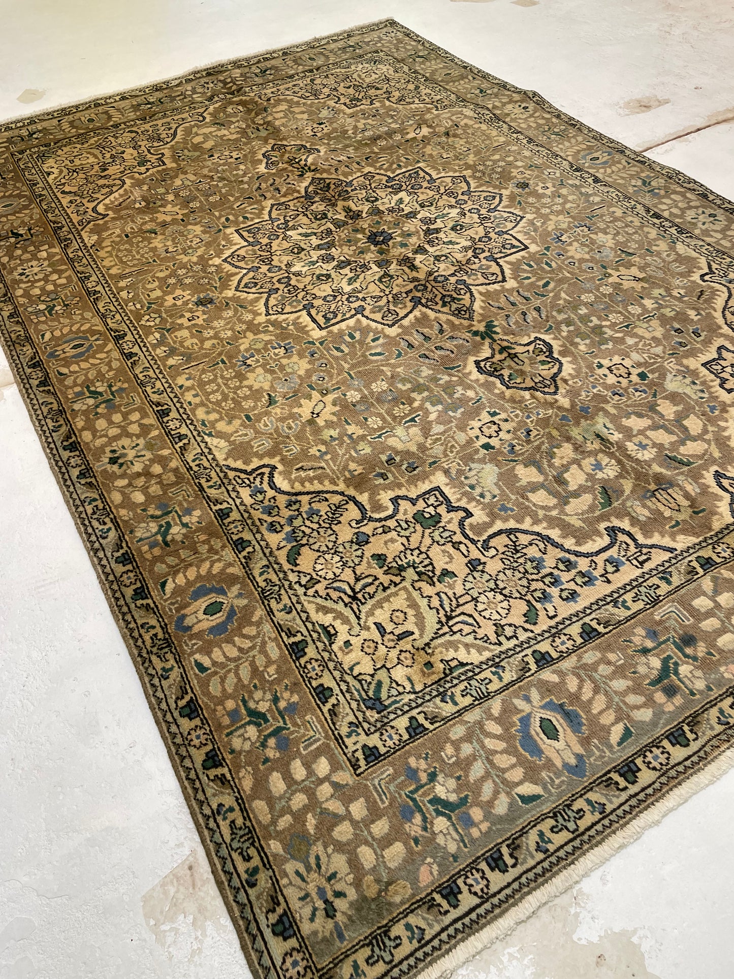 Hand-Knotted Wool Rug Tabriz 6'6" x 9'11"