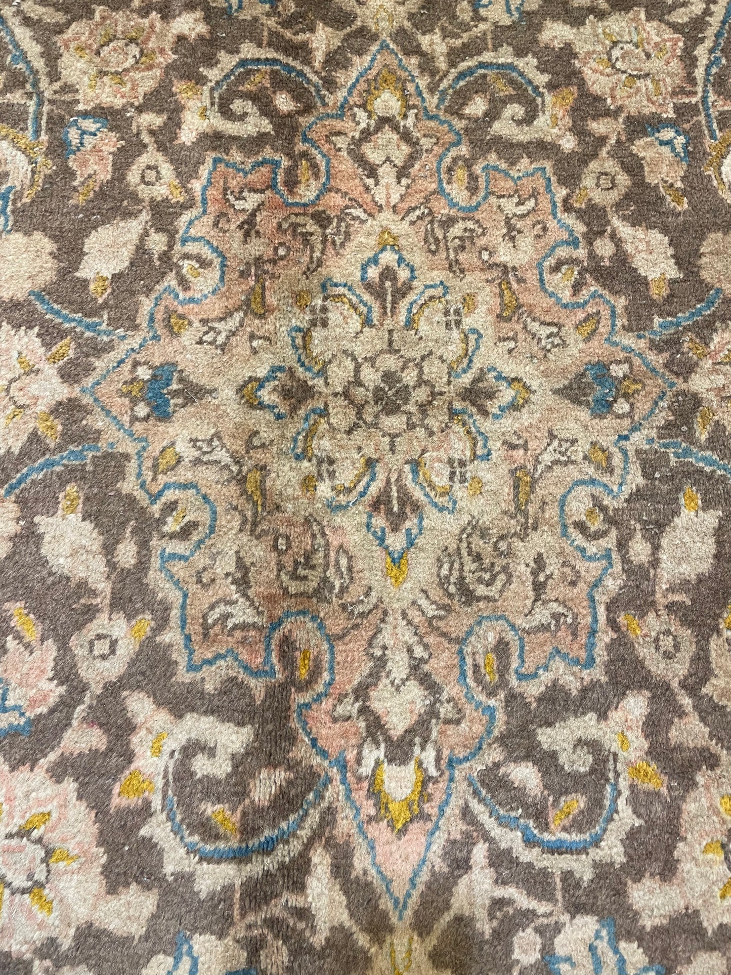 Hand-Knotted Wool Rug Mahal 6'8" x 9'9"