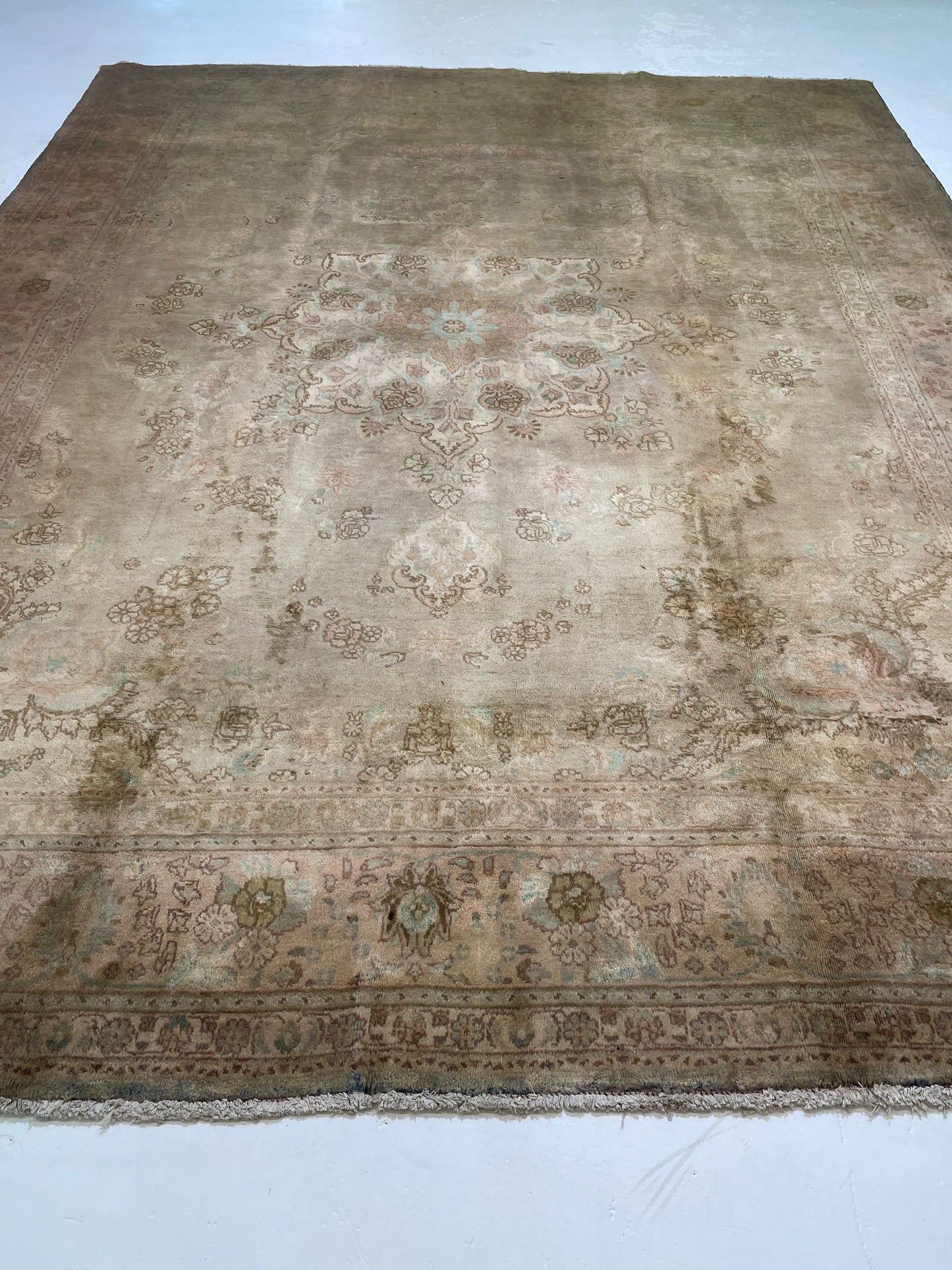 Hand-Knotted Wool Rug Tabriz 9'7" x 13'