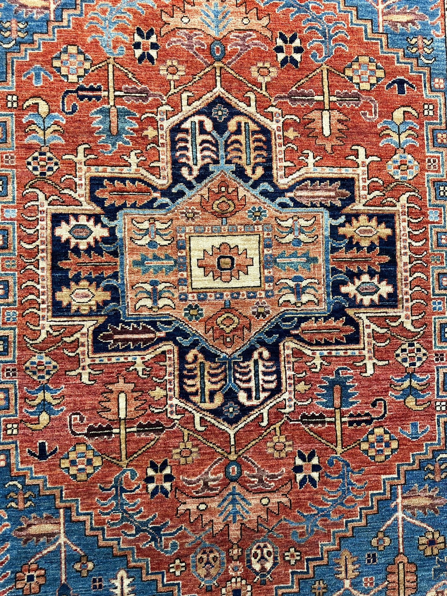 Hand-Knotted Wool Rug Heriz 5' x 6'10"