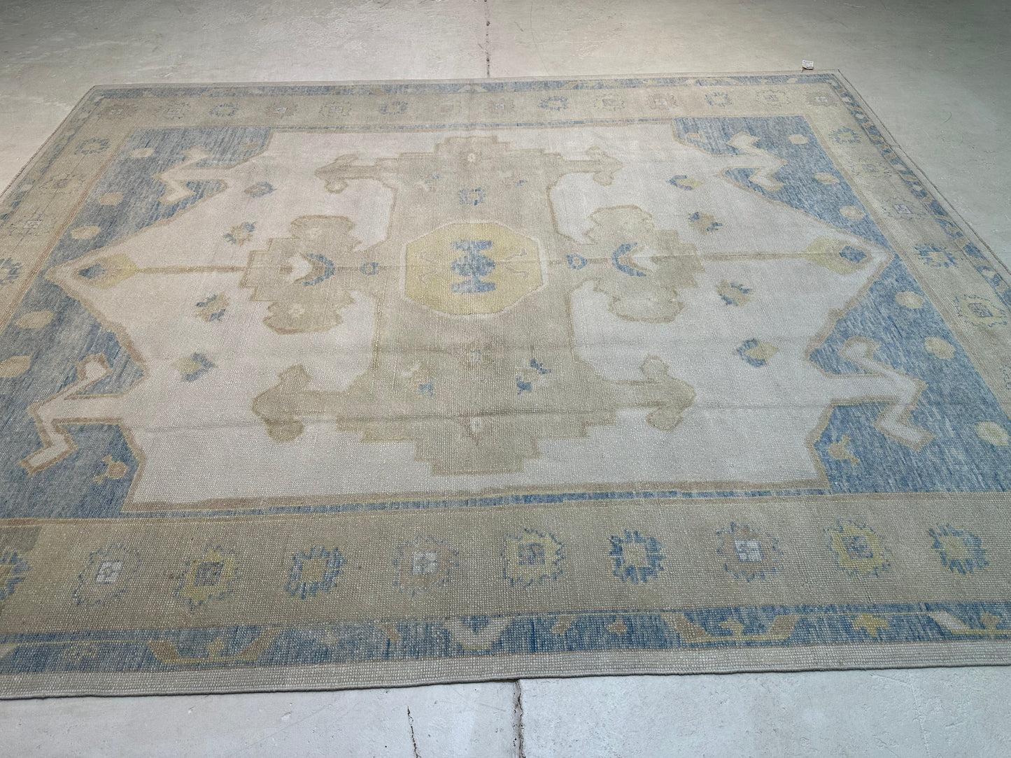Hand-Knotted Wool Rug Turkish Oushak 9'3" x 11'9"