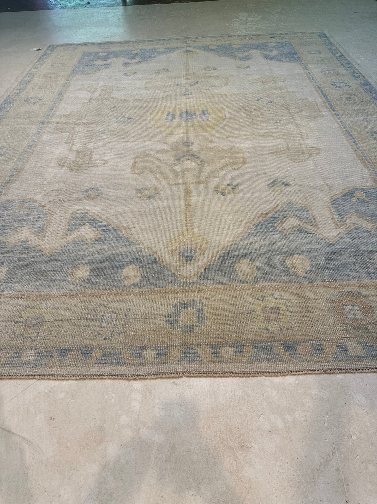 Hand-Knotted Wool Rug Turkish Oushak 9'3" x 11'9"