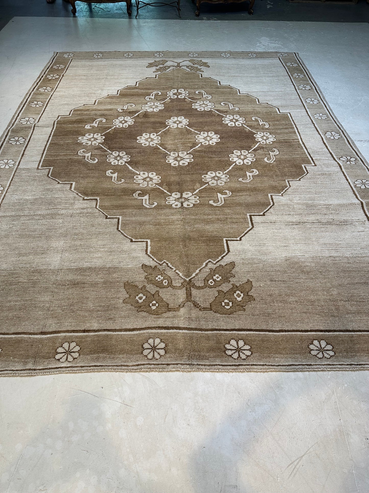 Hand-Knotted Wool Rug Turkish Oushak 9'8" x 13'