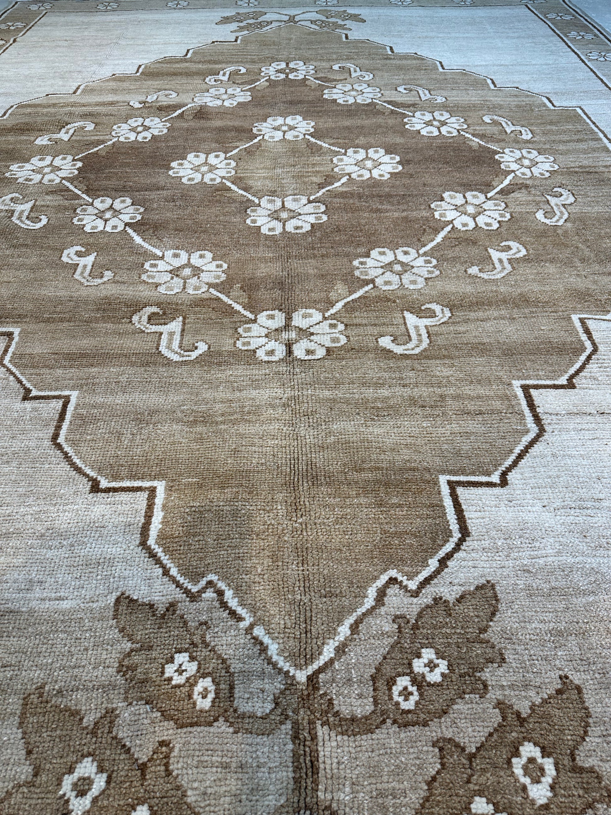 Tukish Wool Rug Hand-Knotted Wool Rug Turkish Oushak 9'8