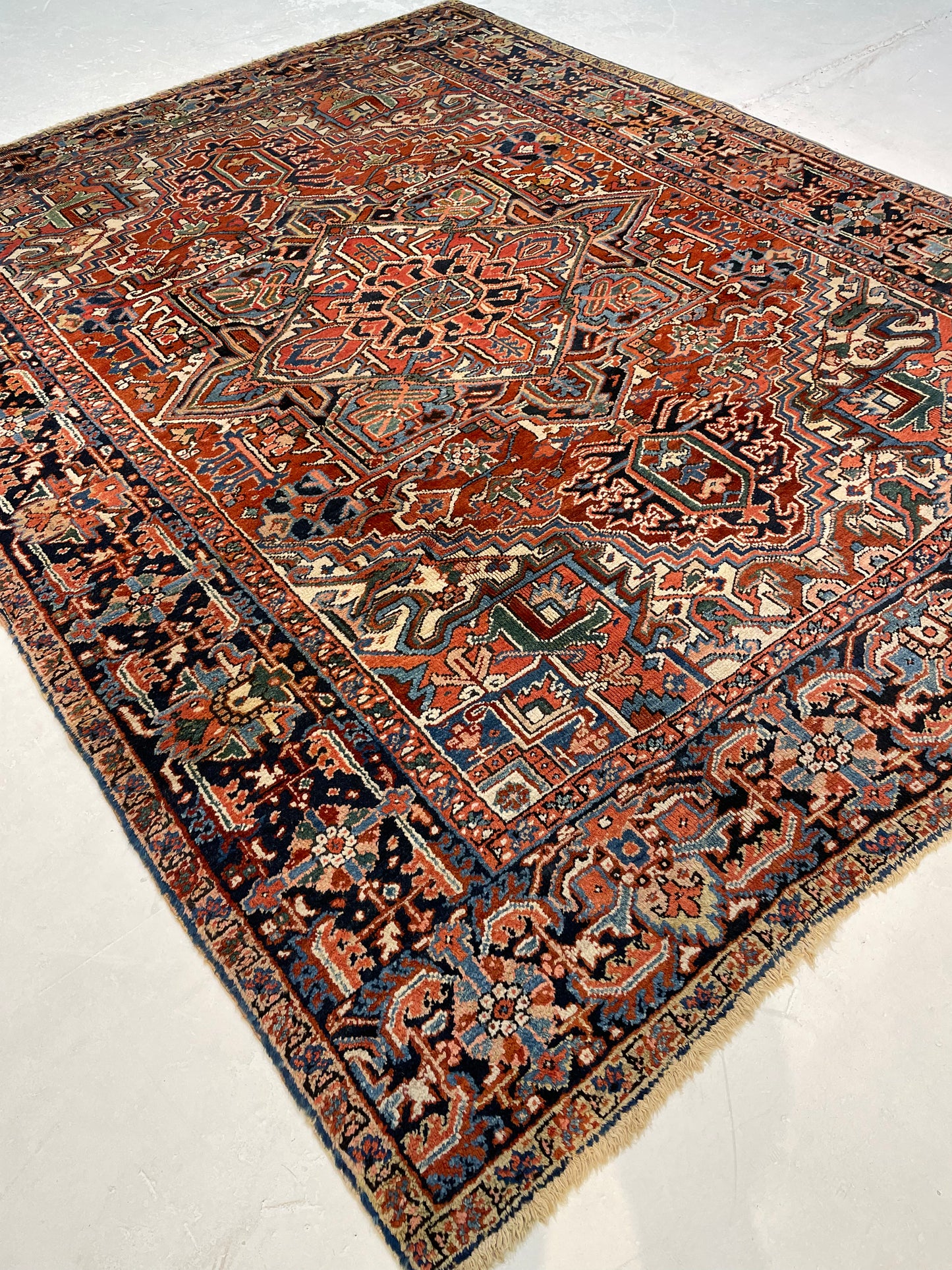 Antique Hand-Knotted Wool Area Rug Heriz Serapi 7'10" x 9'10"