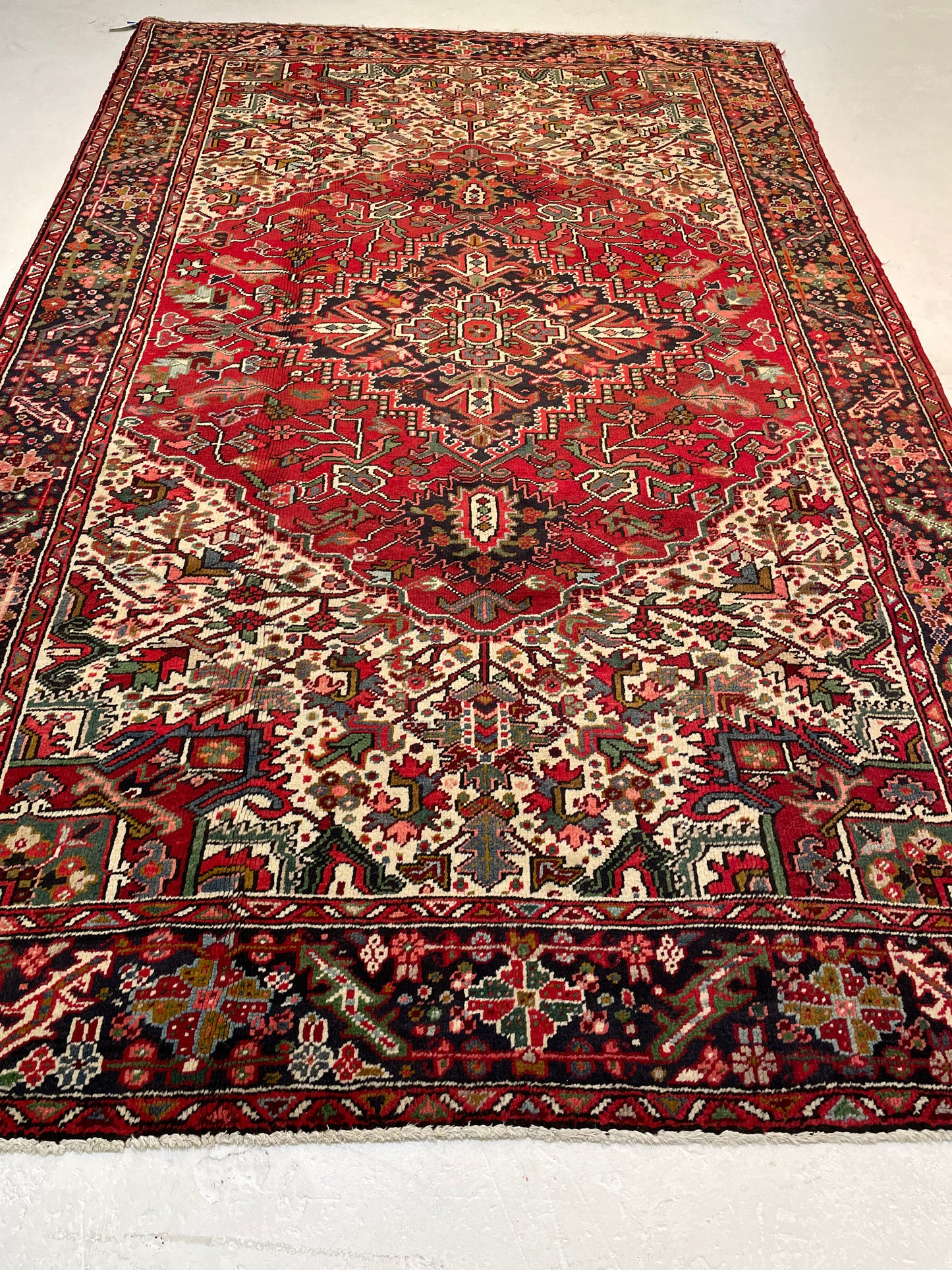 Hand-Knotted Wool Area Rug Heriz 6'9" x 10'4"