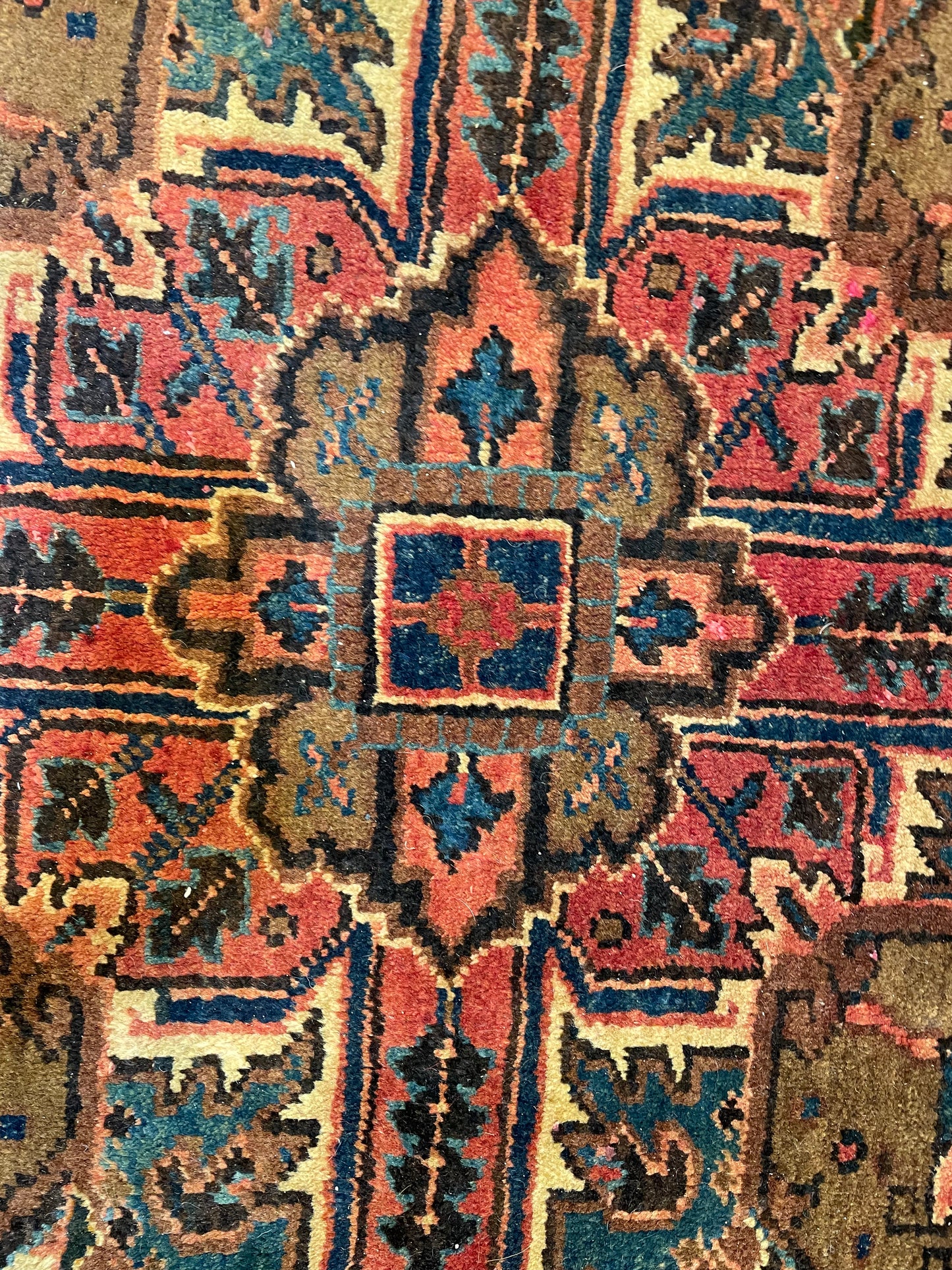 Hand-Knotted Wool Area Rug Heriz 7'1" x 8'5"