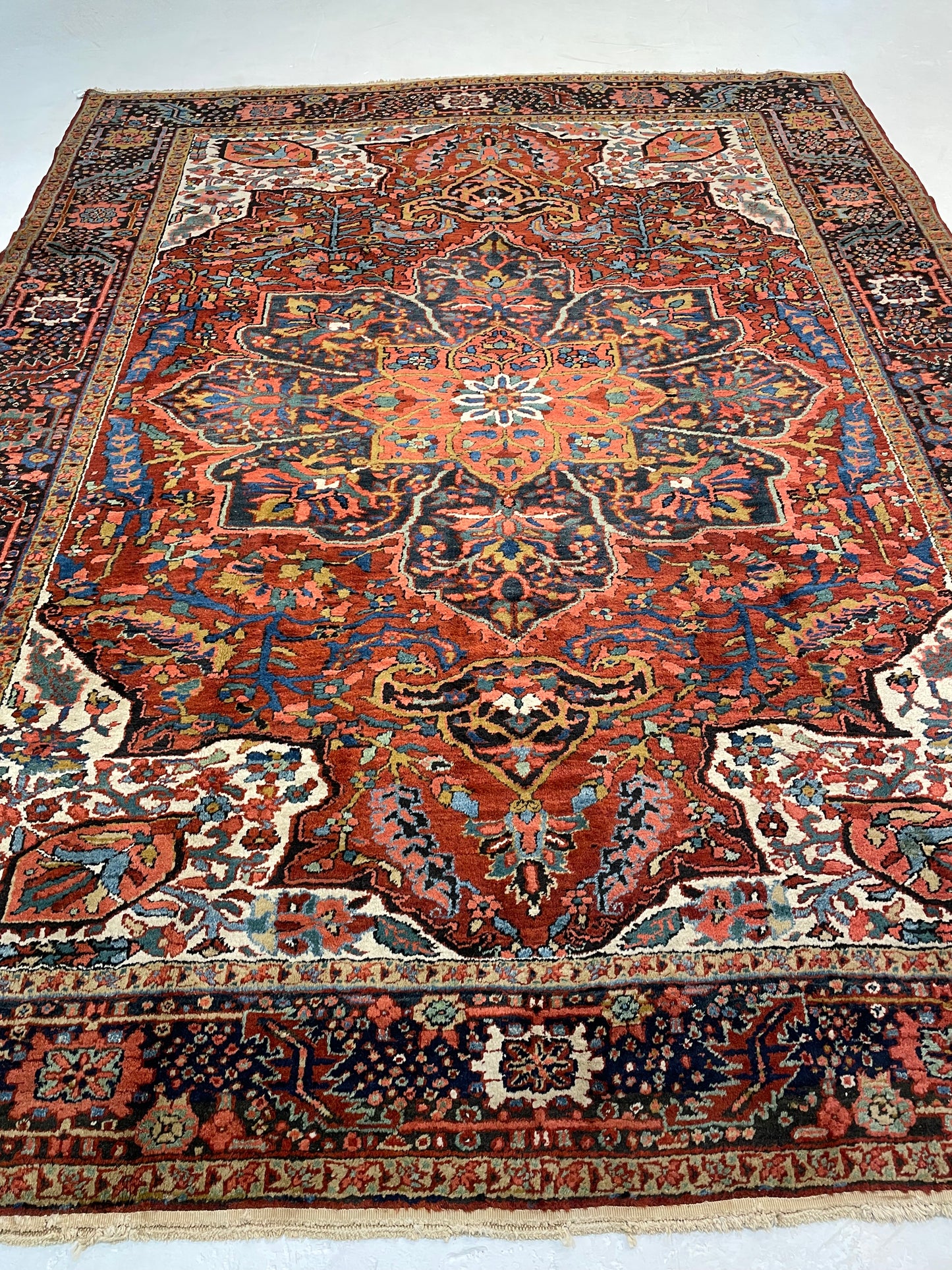 Antique Hand-Knotted Wool Area Rug Heriz Serapi 7'10" x 9'11"