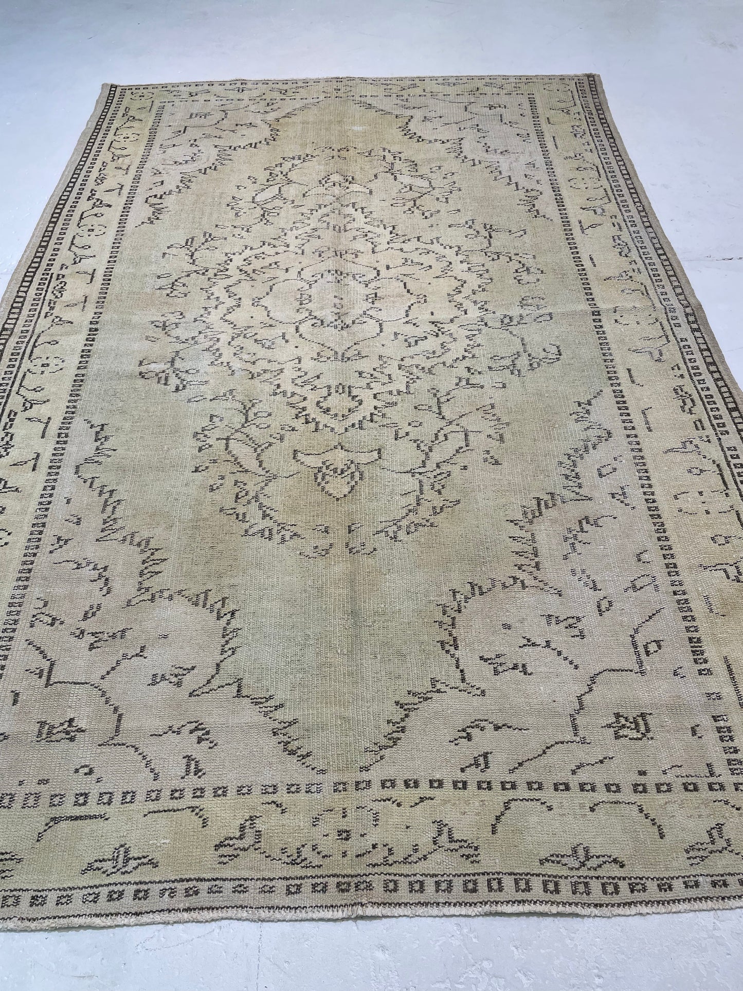 Hand-Knotted Wool Area Rug Turkish Oushak 6'2" x 9'7"